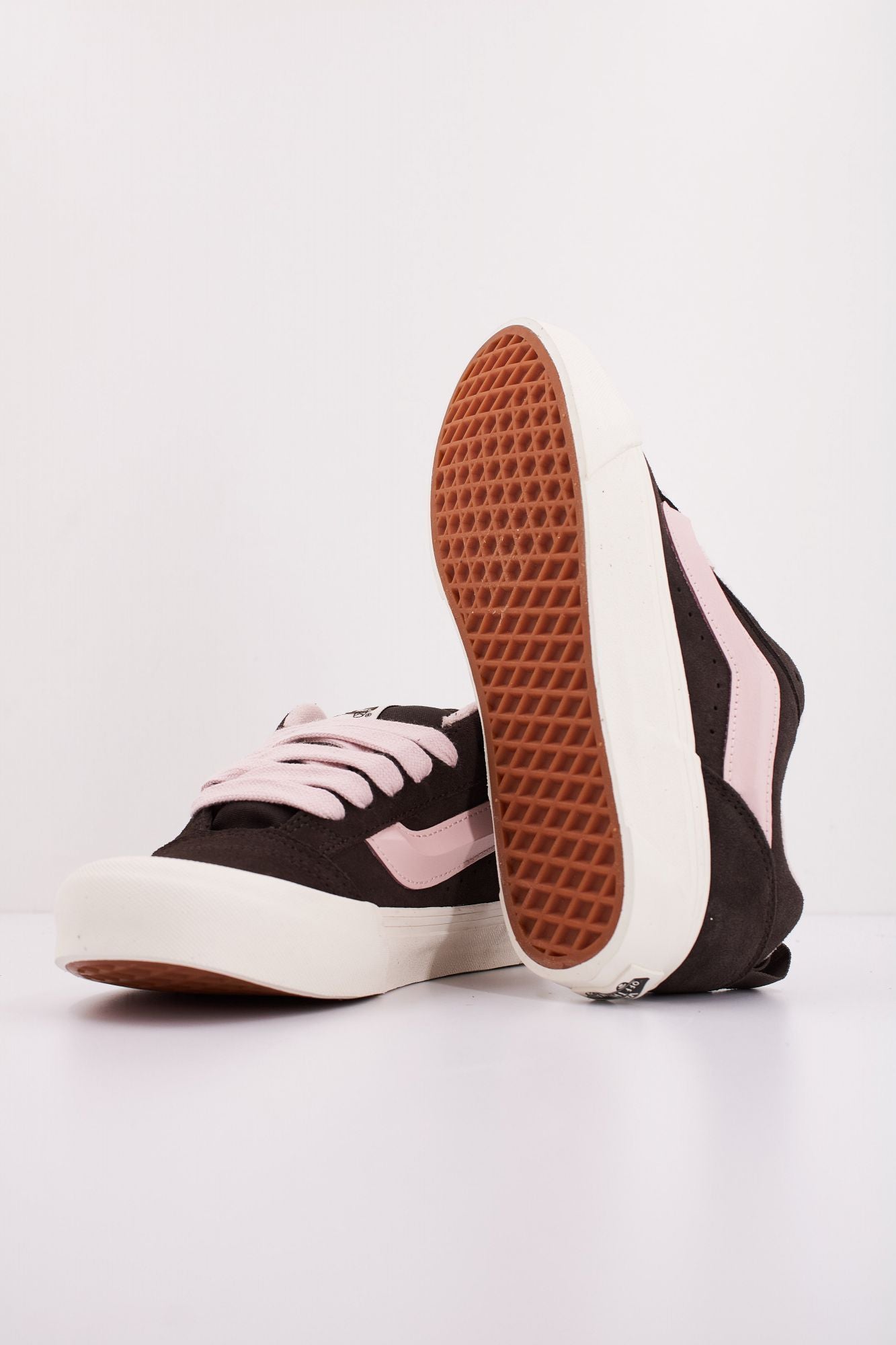 VANS KNU SKOOL en color NEGRO (5)