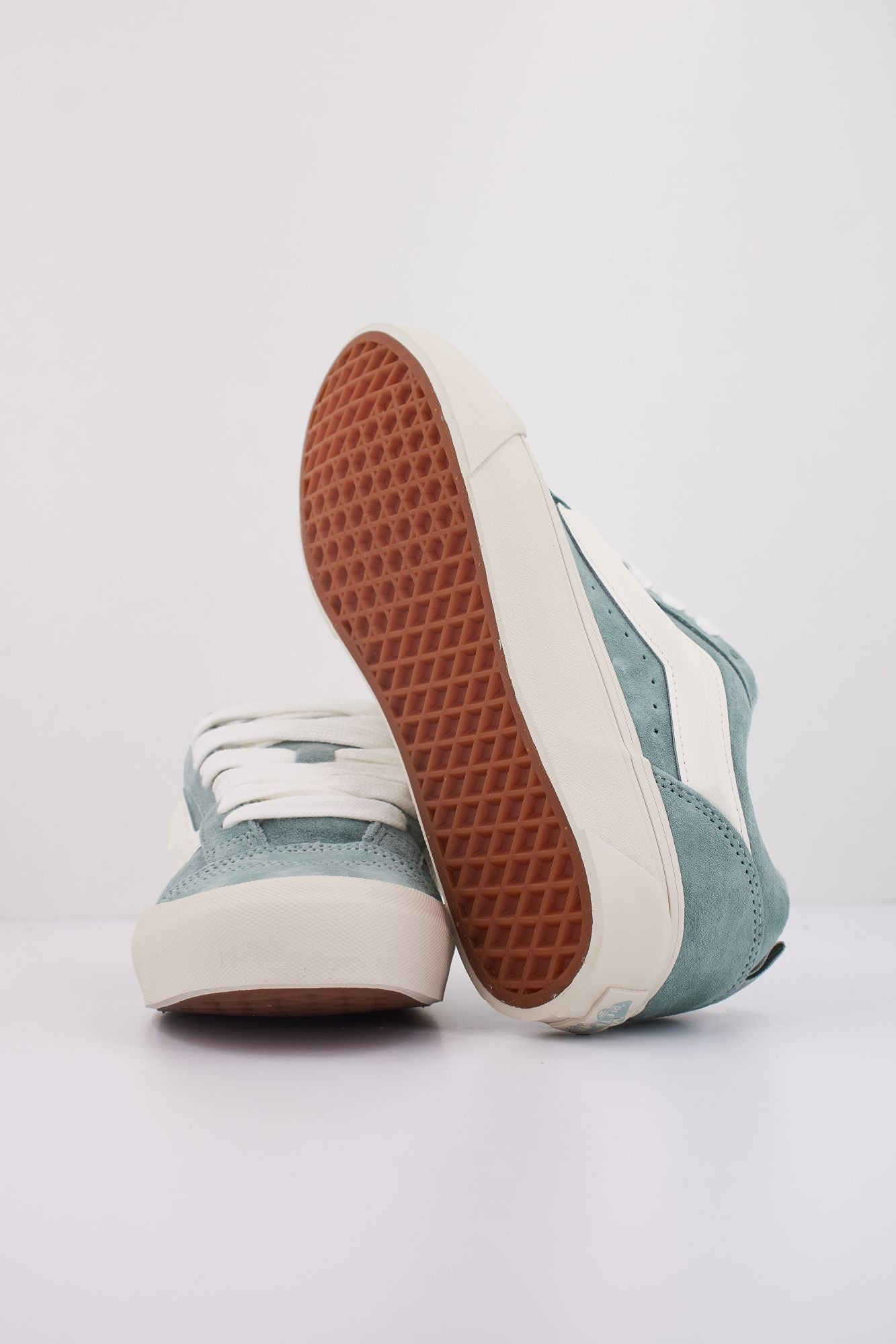 VANS KNU SKOOL PIG SUEDE en color VERDE (5)