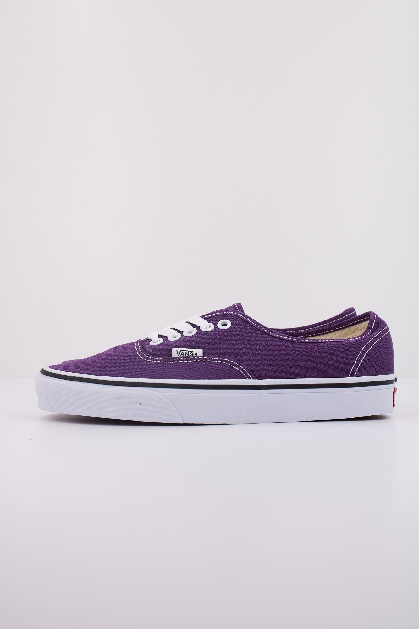 VANS AUTHENTIC en color VIOLETA (1)