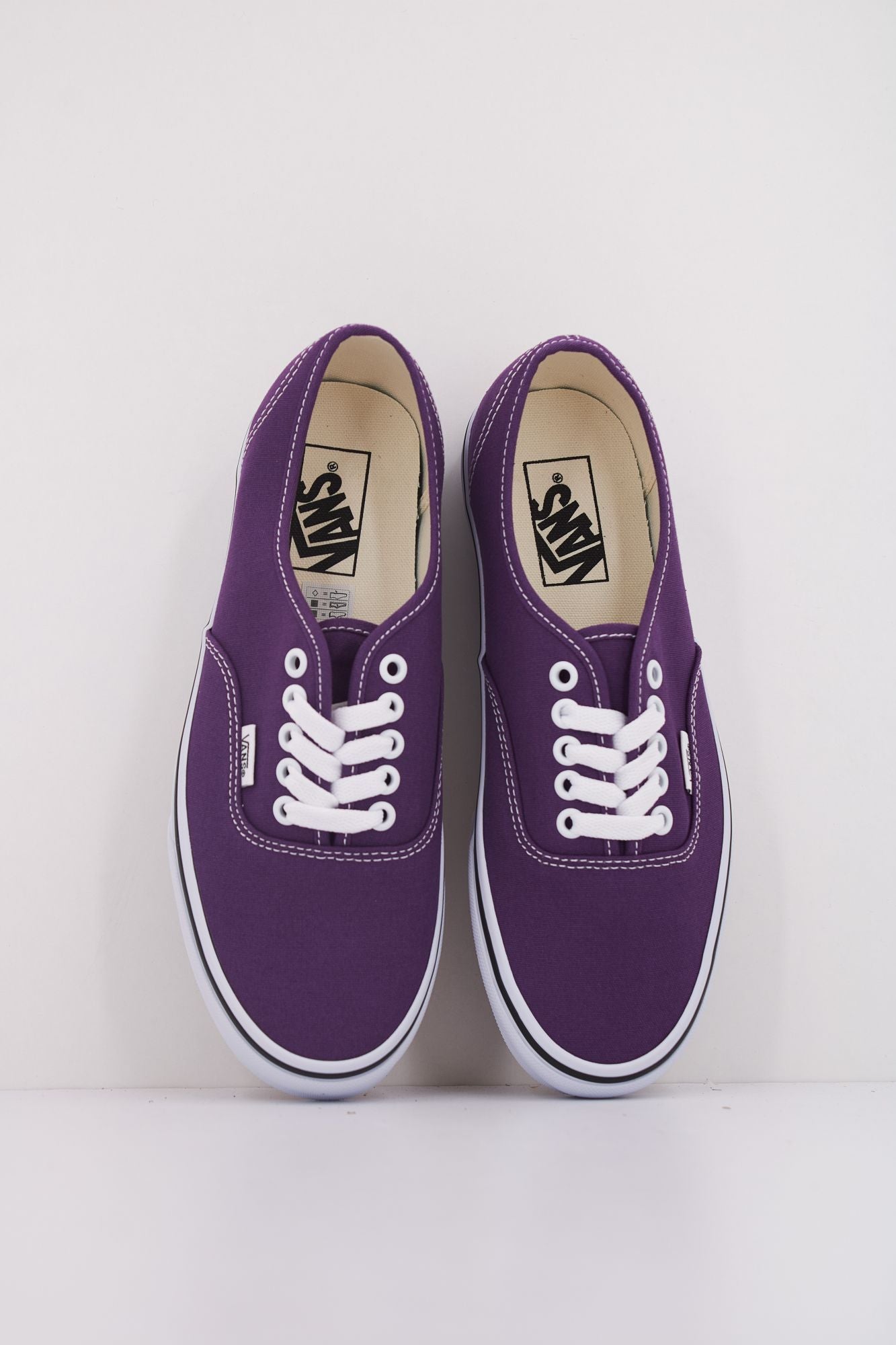 VANS AUTHENTIC en color VIOLETA (3)