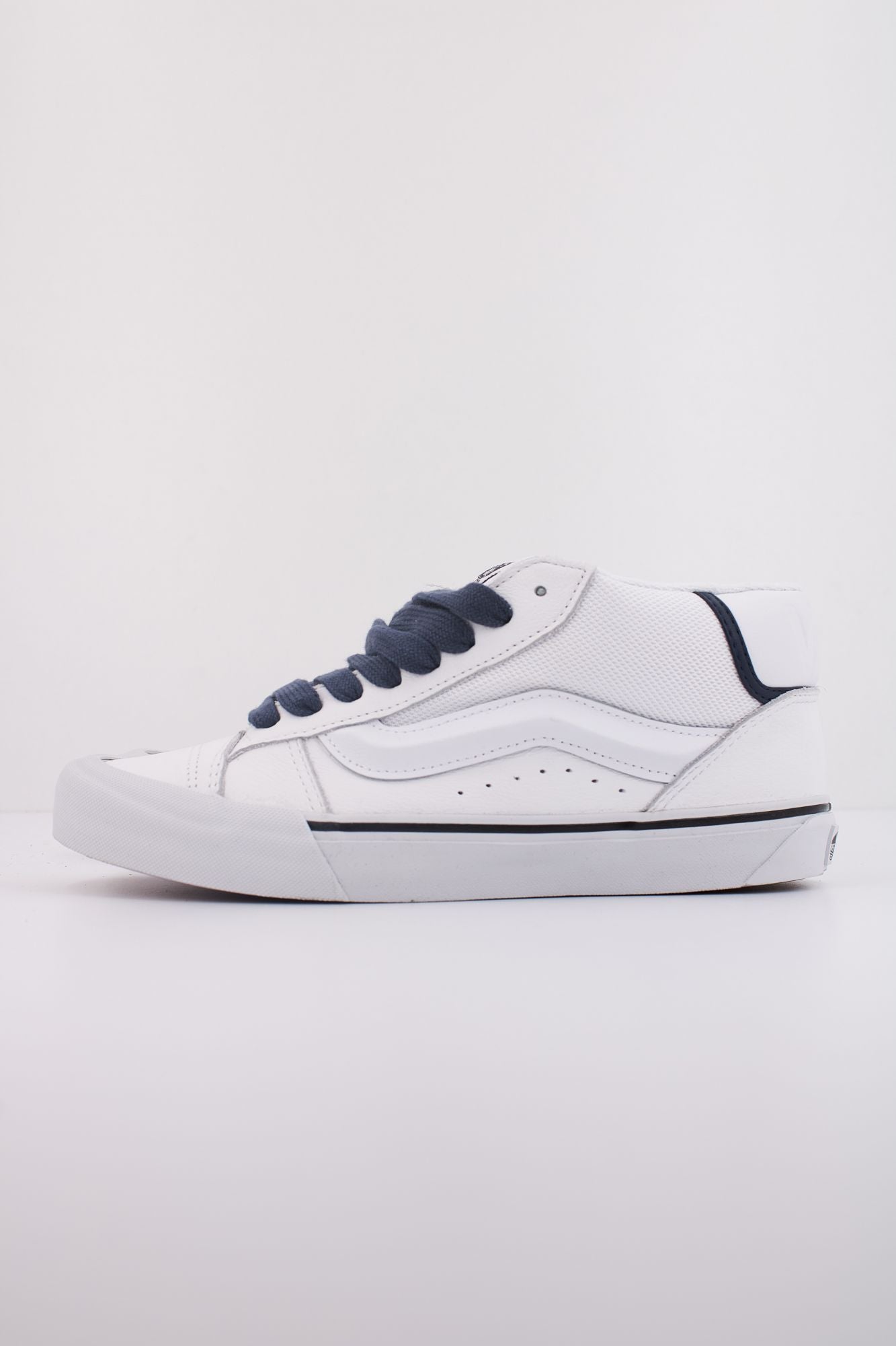 VANS KNU MID en color BLANCO (1)