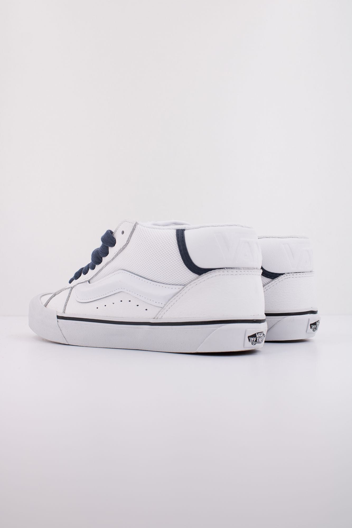 VANS KNU MID en color BLANCO (4)