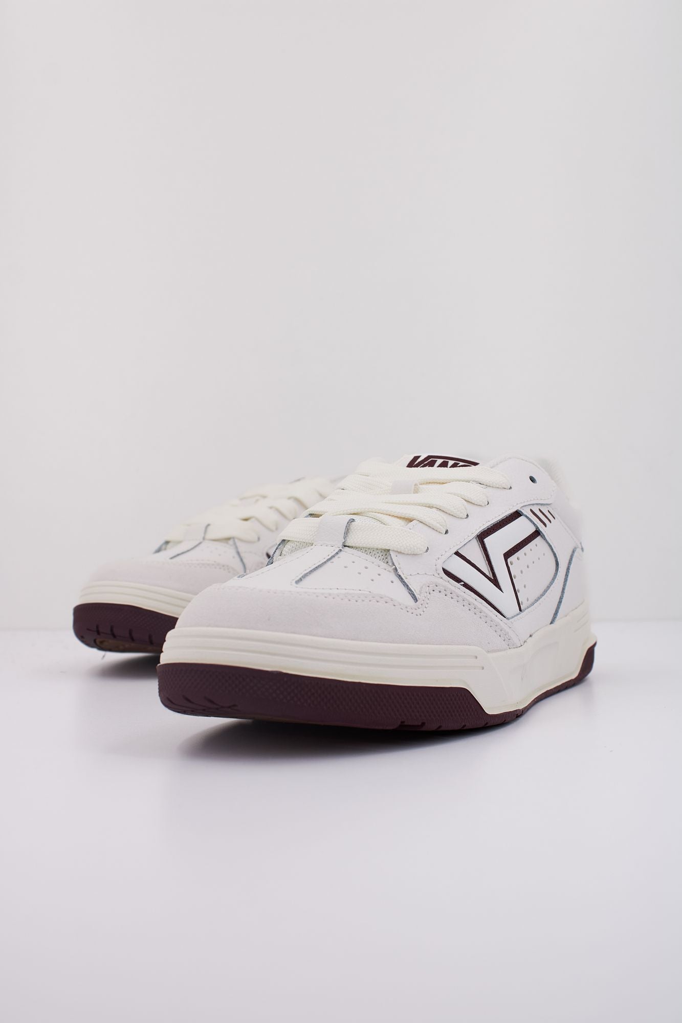 VANS VN000D1H4QU1 UPLAND en color BLANCO (2)