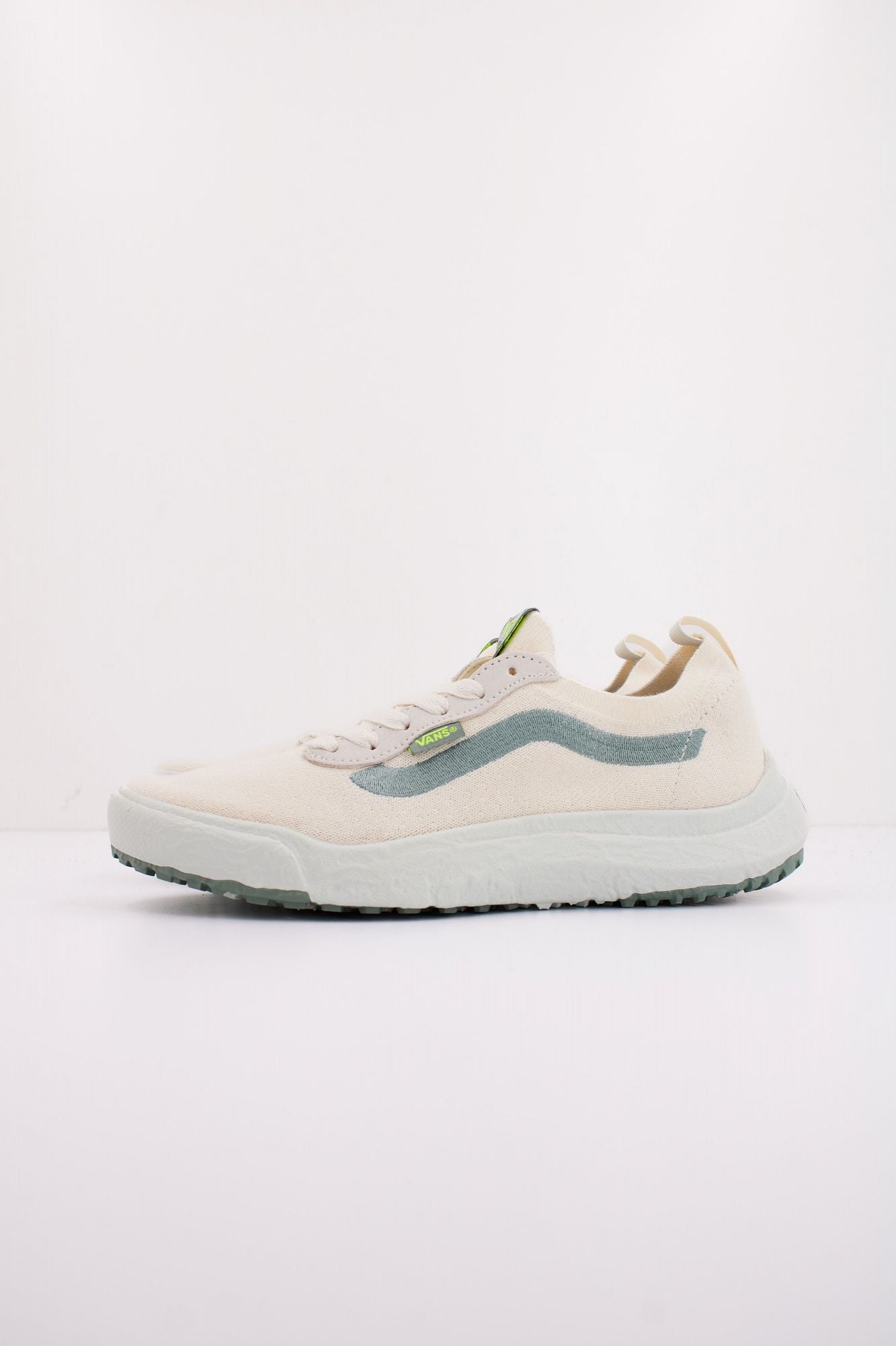 VANS MTE ULTRARANGE VR3 en color BLANCO (1)