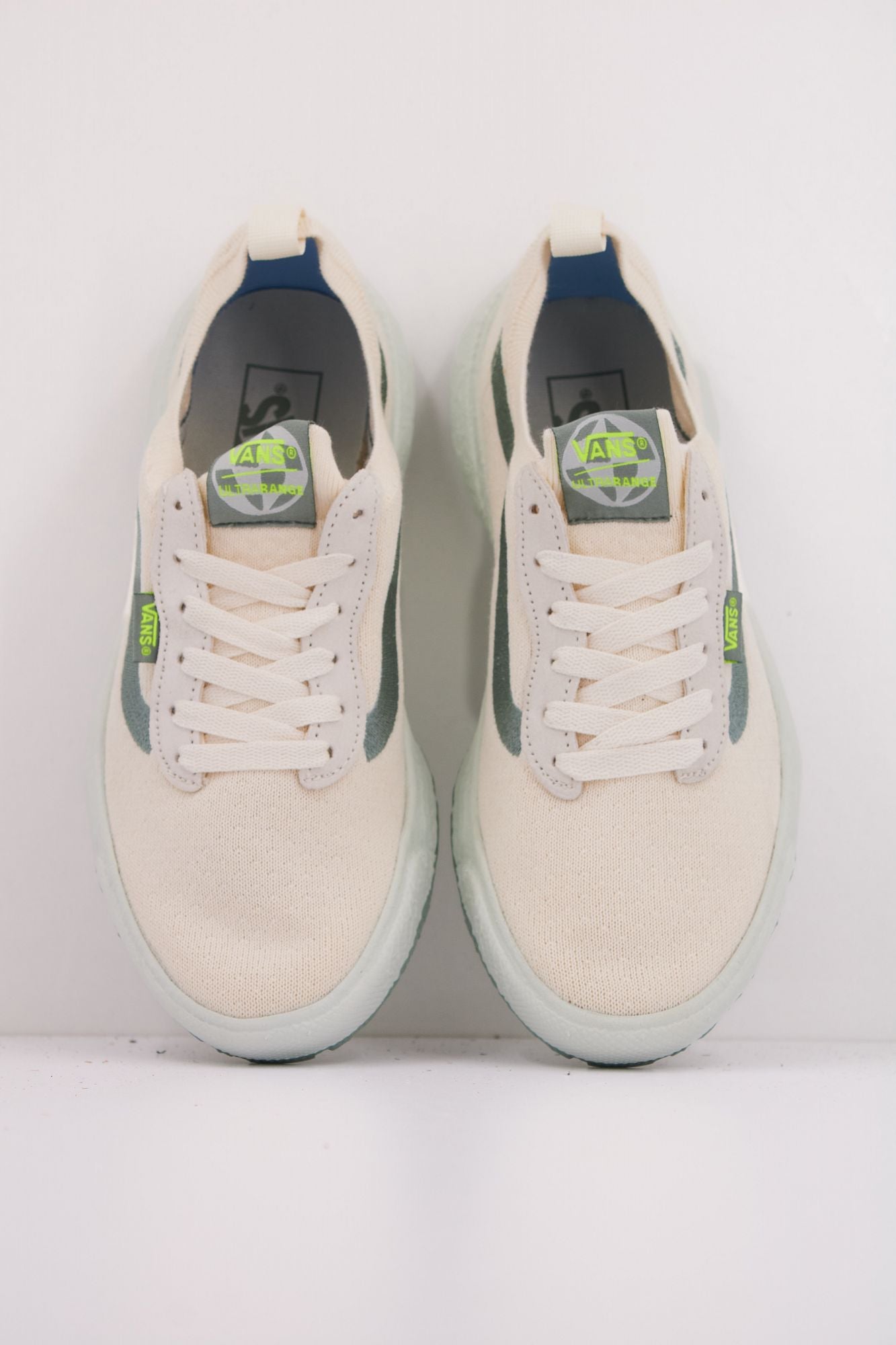 VANS MTE ULTRARANGE VR3 en color BLANCO (3)