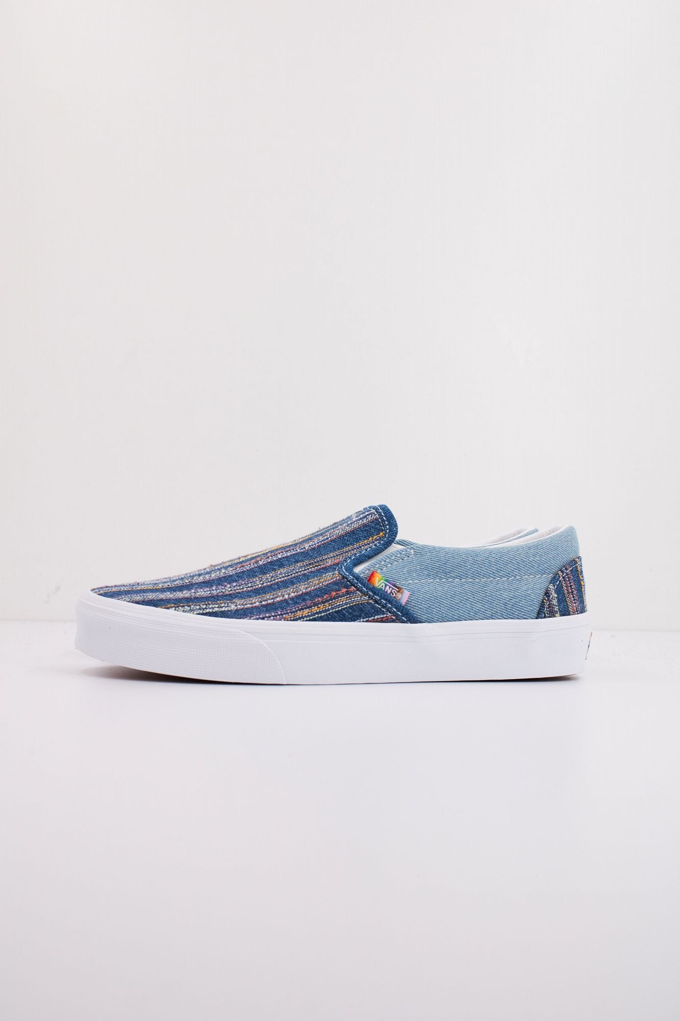 VANS CLASSIC SLIP-ON 2GETHE en color AZUL (1)