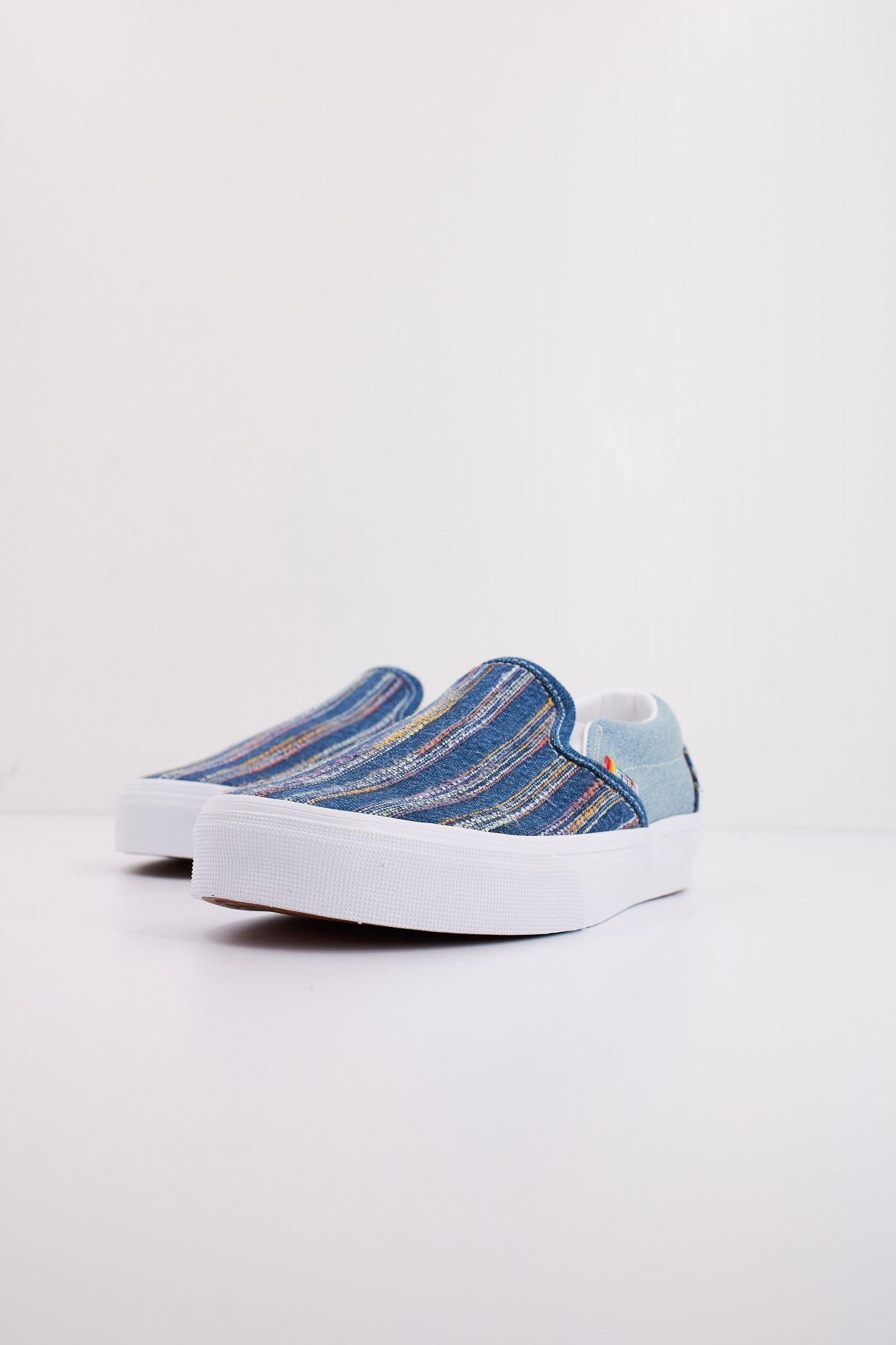 VANS CLASSIC SLIP-ON 2GETHE en color AZUL (2)