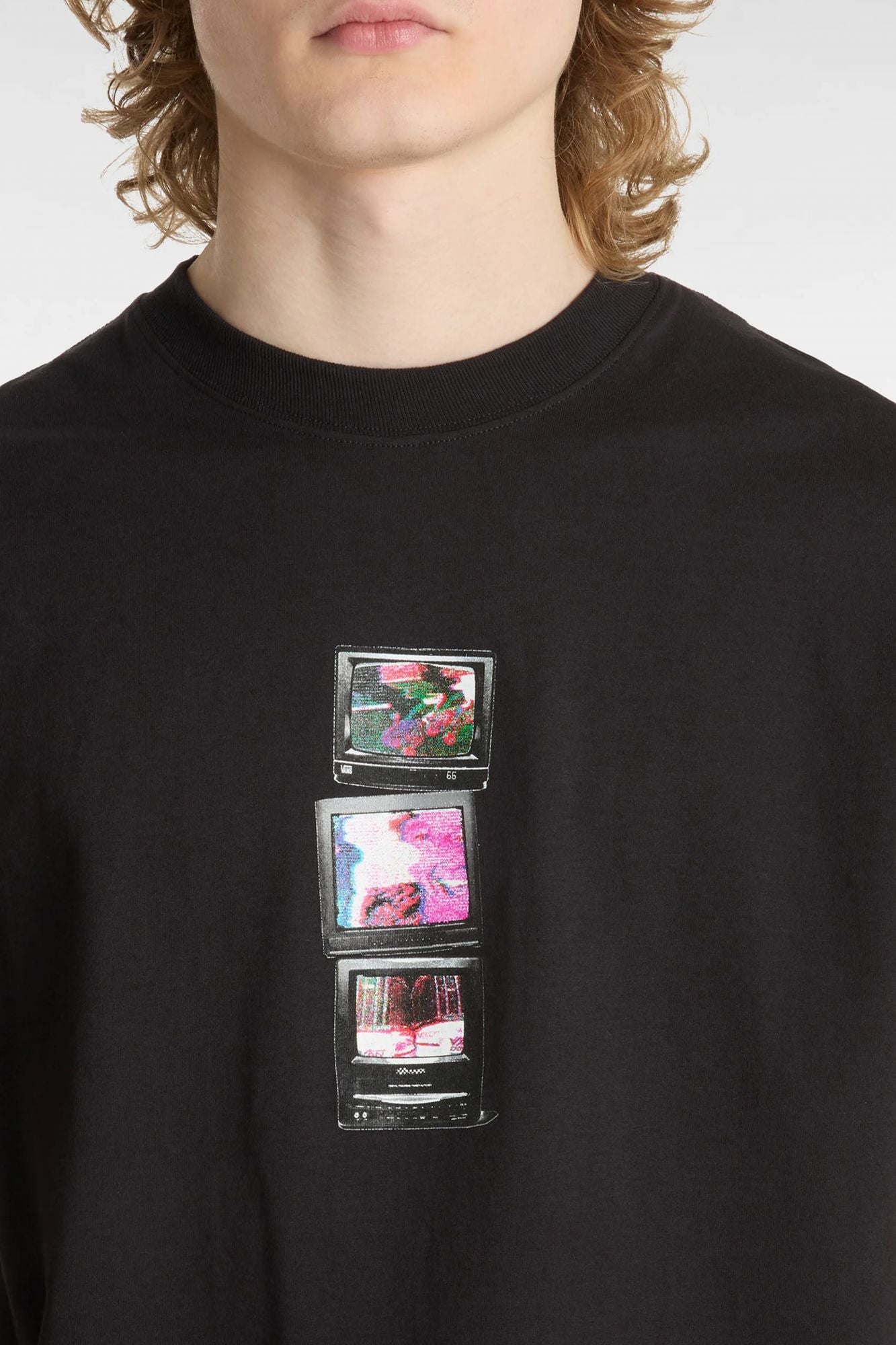 VANS VEE TV SS en color NEGRO (4)