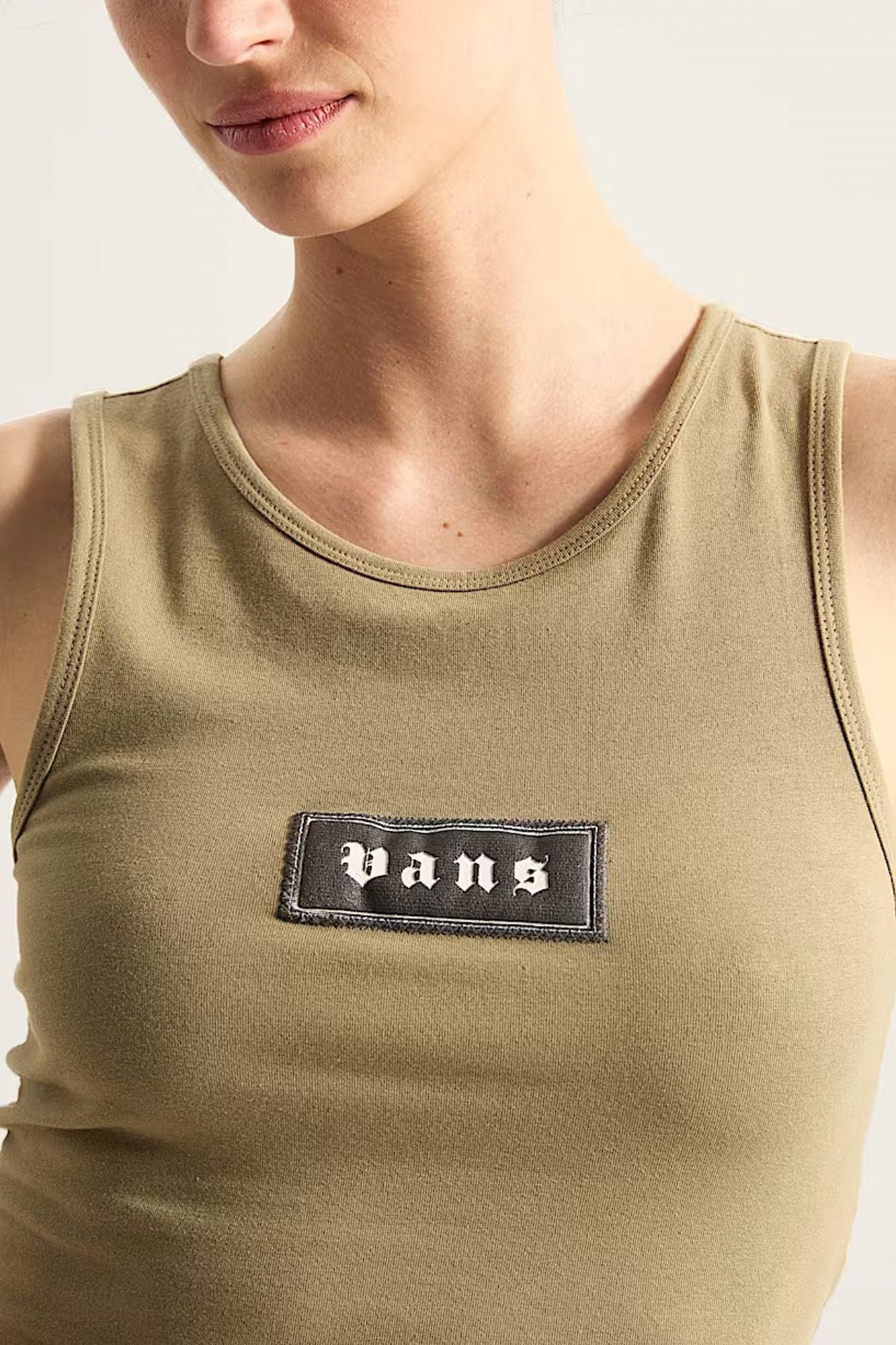 VANS UPWORN FITTED TANK en color VERDE (4)