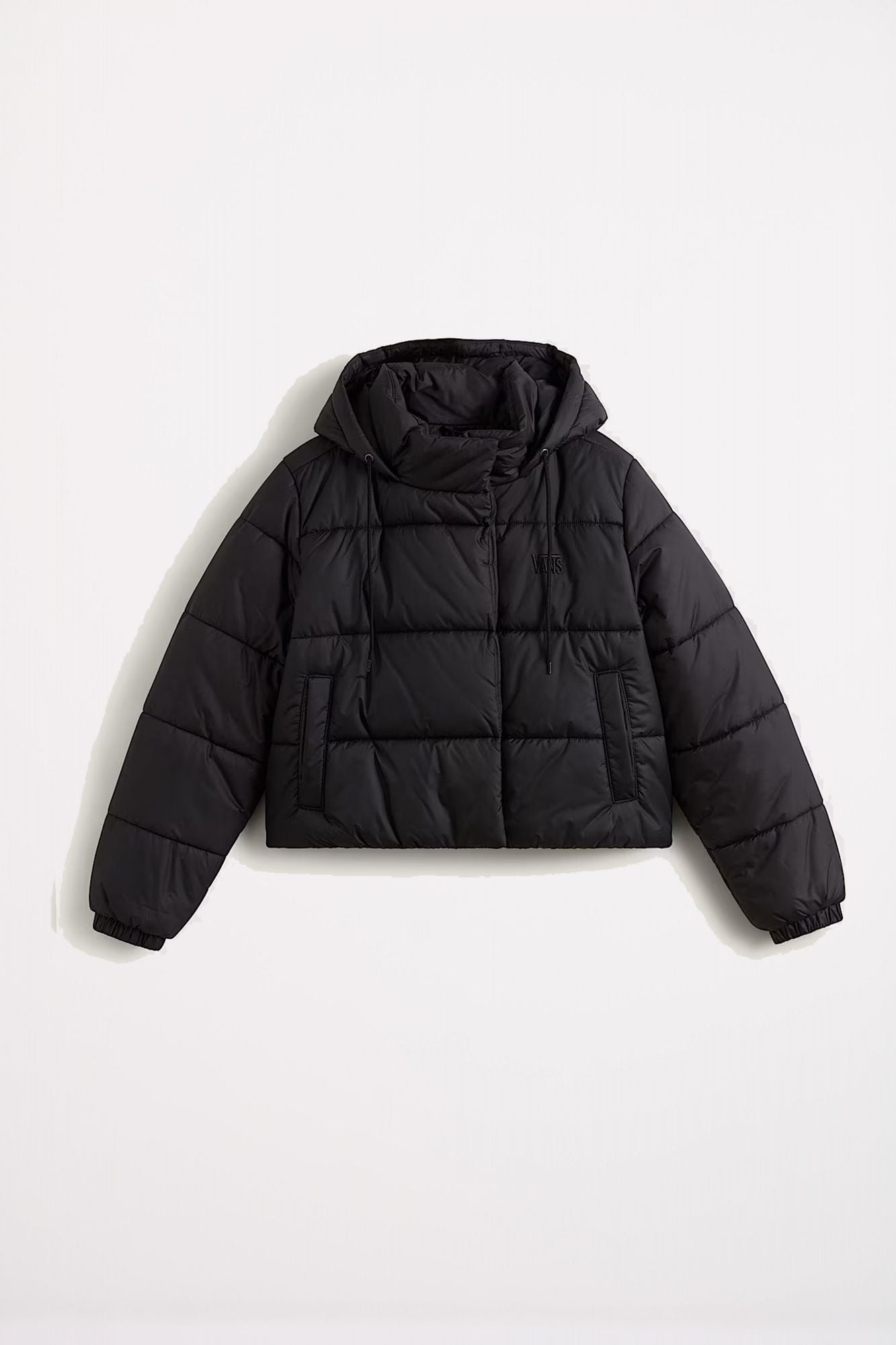 VANS HILLGATE CROPPED PUFFE en color NEGRO (1)