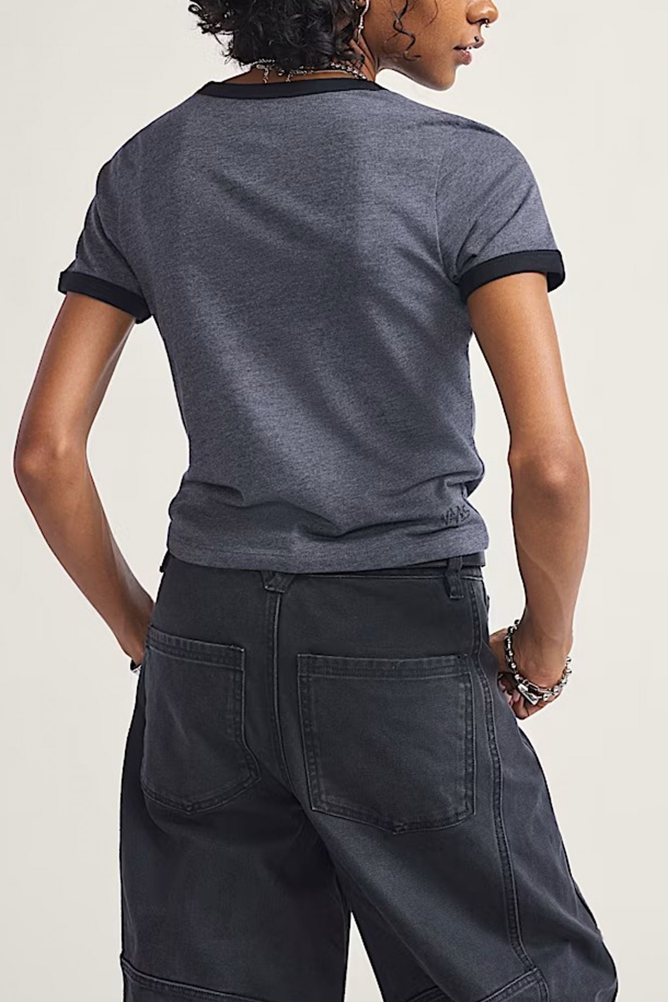 VANS CRUZING RINGER TEE en color GRIS (3)