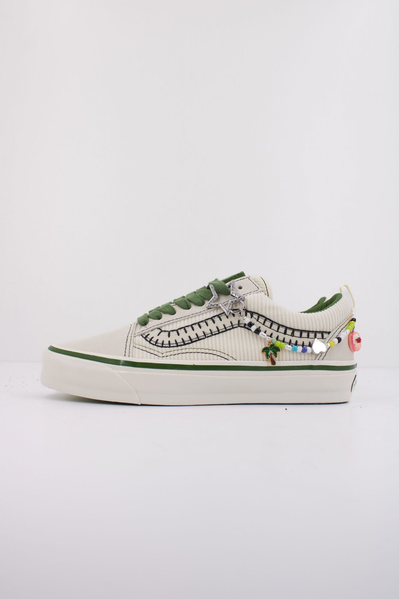 VANS LX OLD SKOOL CHARMS en color BEIS (1)