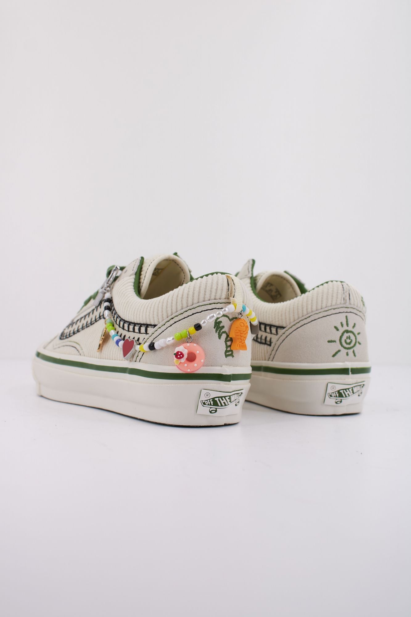 VANS LX OLD SKOOL CHARMS en color BEIS (4)