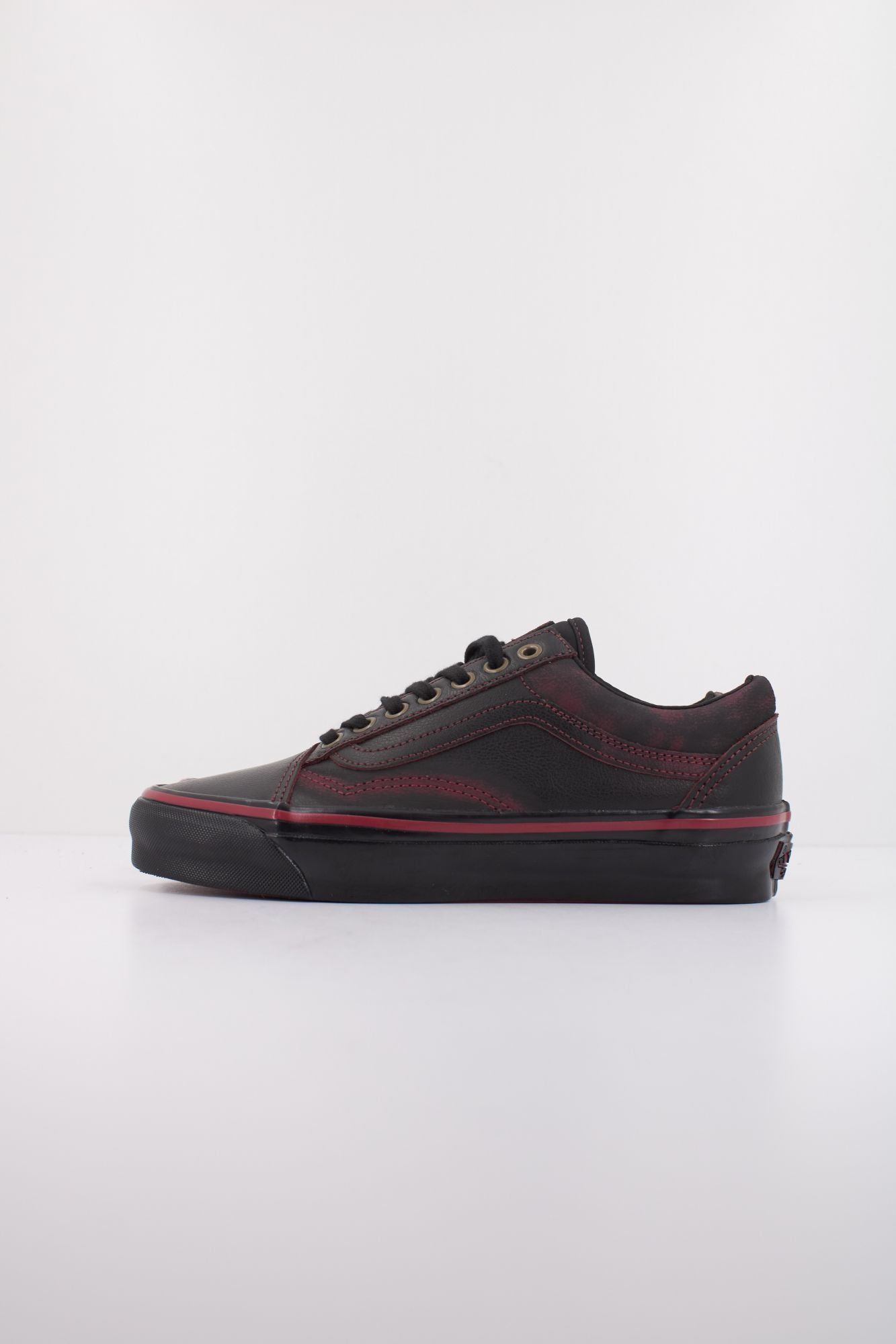 VANS OLD SKOOL LEATHER en color NEGRO (1)
