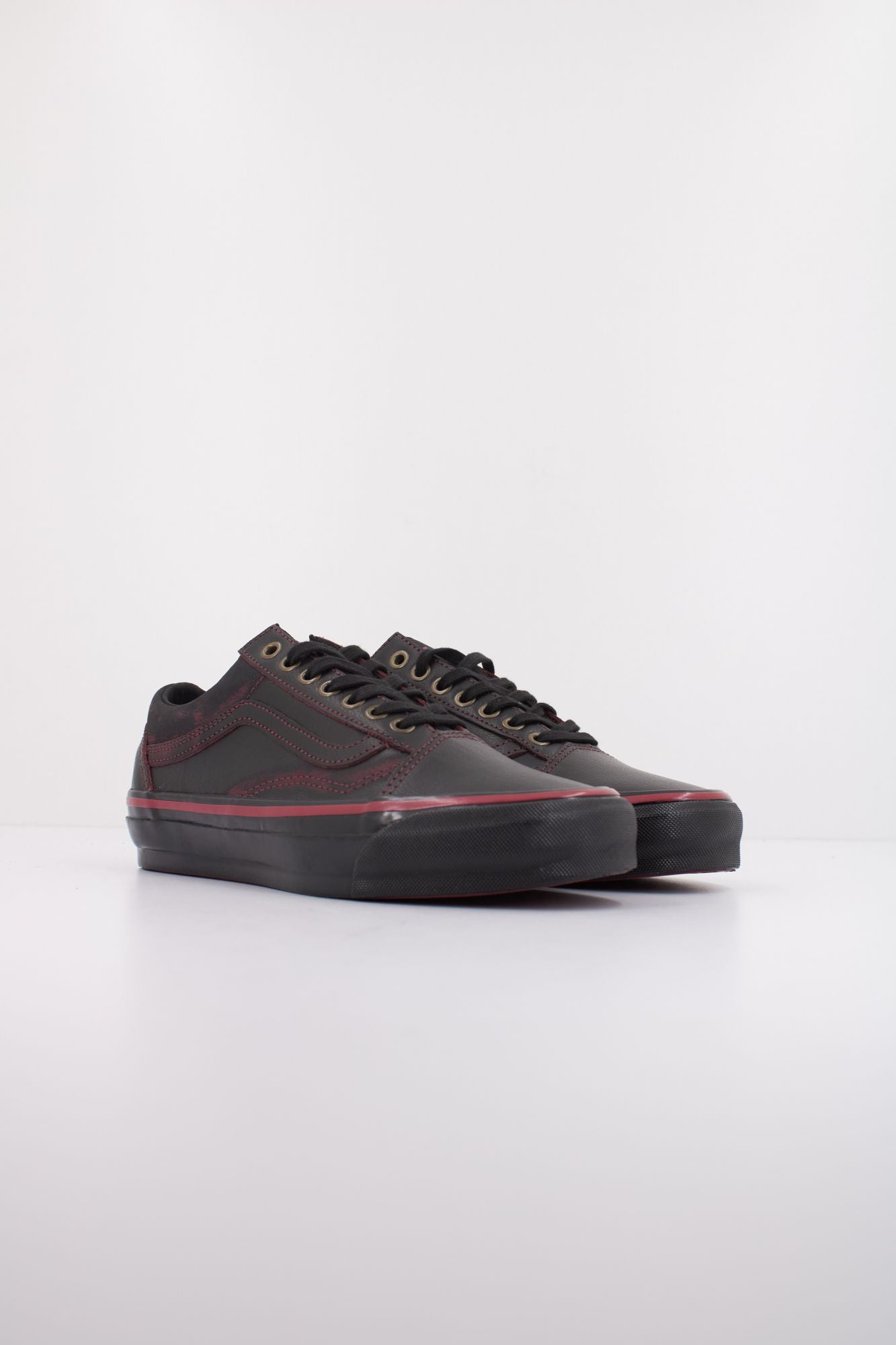 VANS LX OLD SKOOL VN000EDAKRK1 en color NEGRO (2)