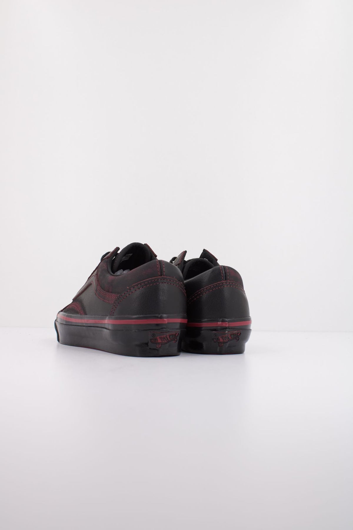 VANS LX OLD SKOOL VN000EDAKRK1 en color NEGRO (4)