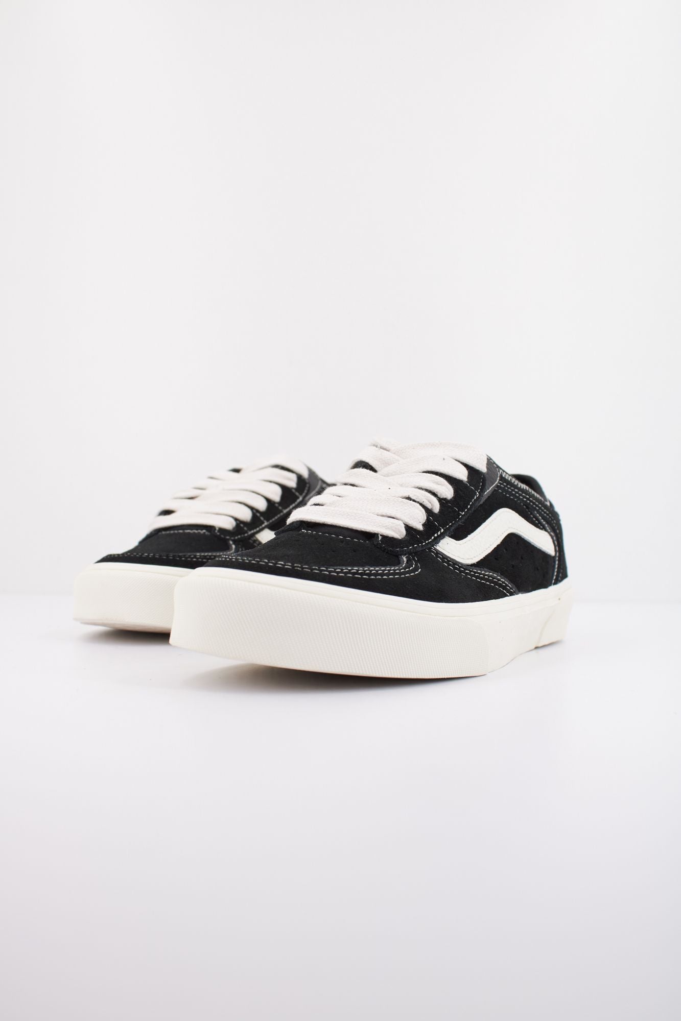 VANS ROWLEY CLASSIC SNEAKER en color NEGRO (2)