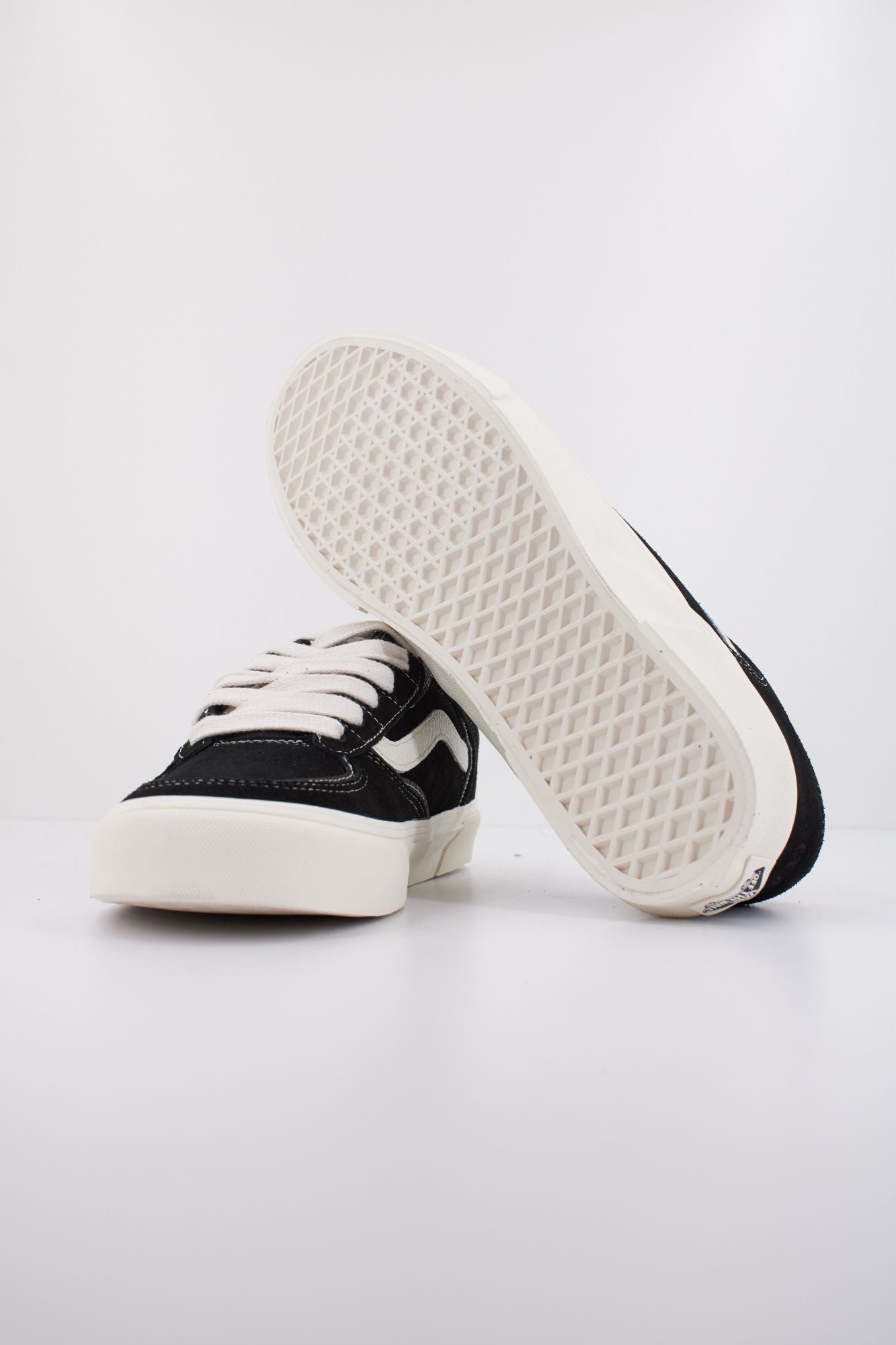 VANS ROWLEY CLASSIC SNEAKER en color NEGRO (5)