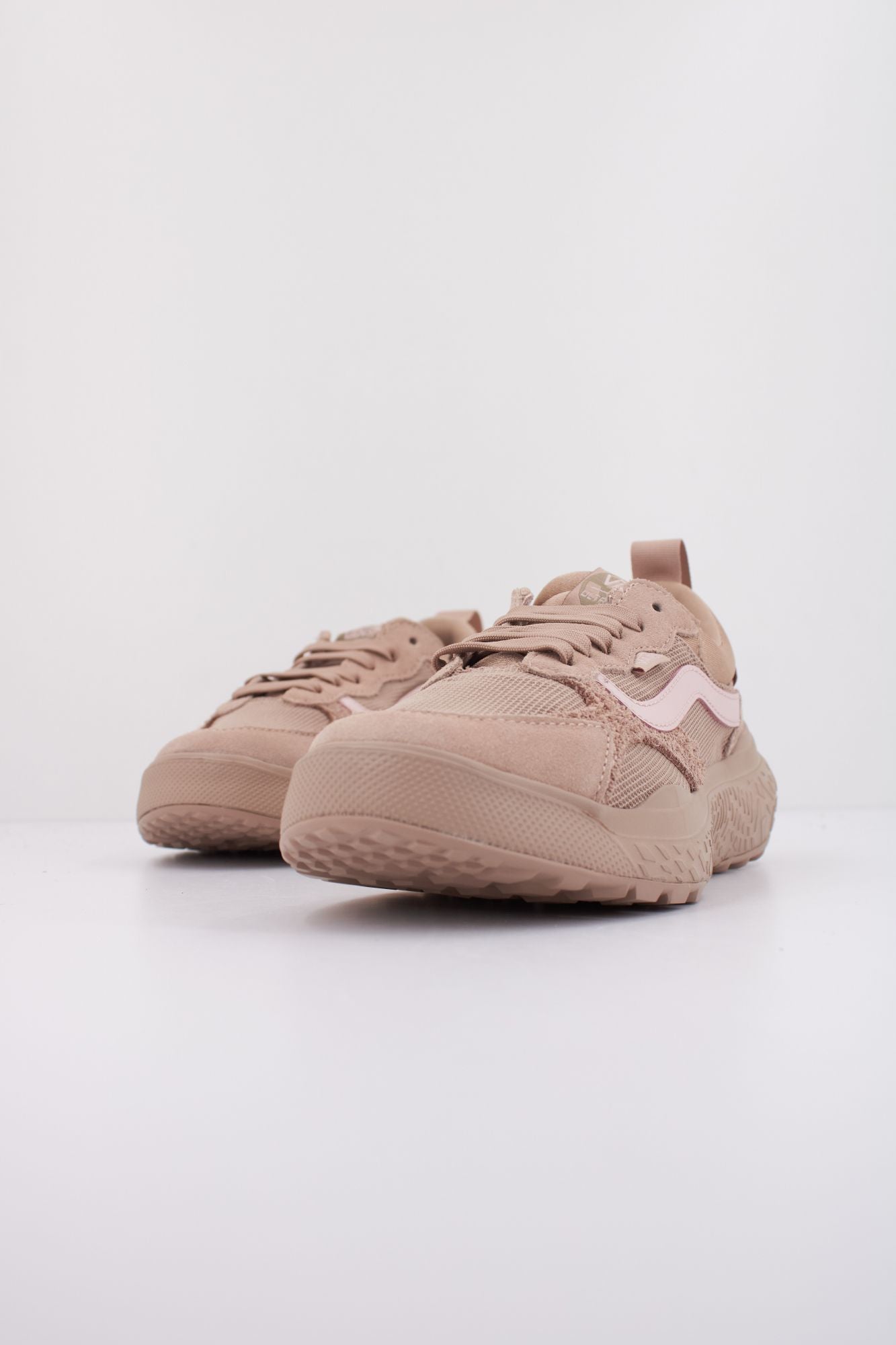 VANS MTE ULTRARANGE NEO VR3 en color BEIS (2)