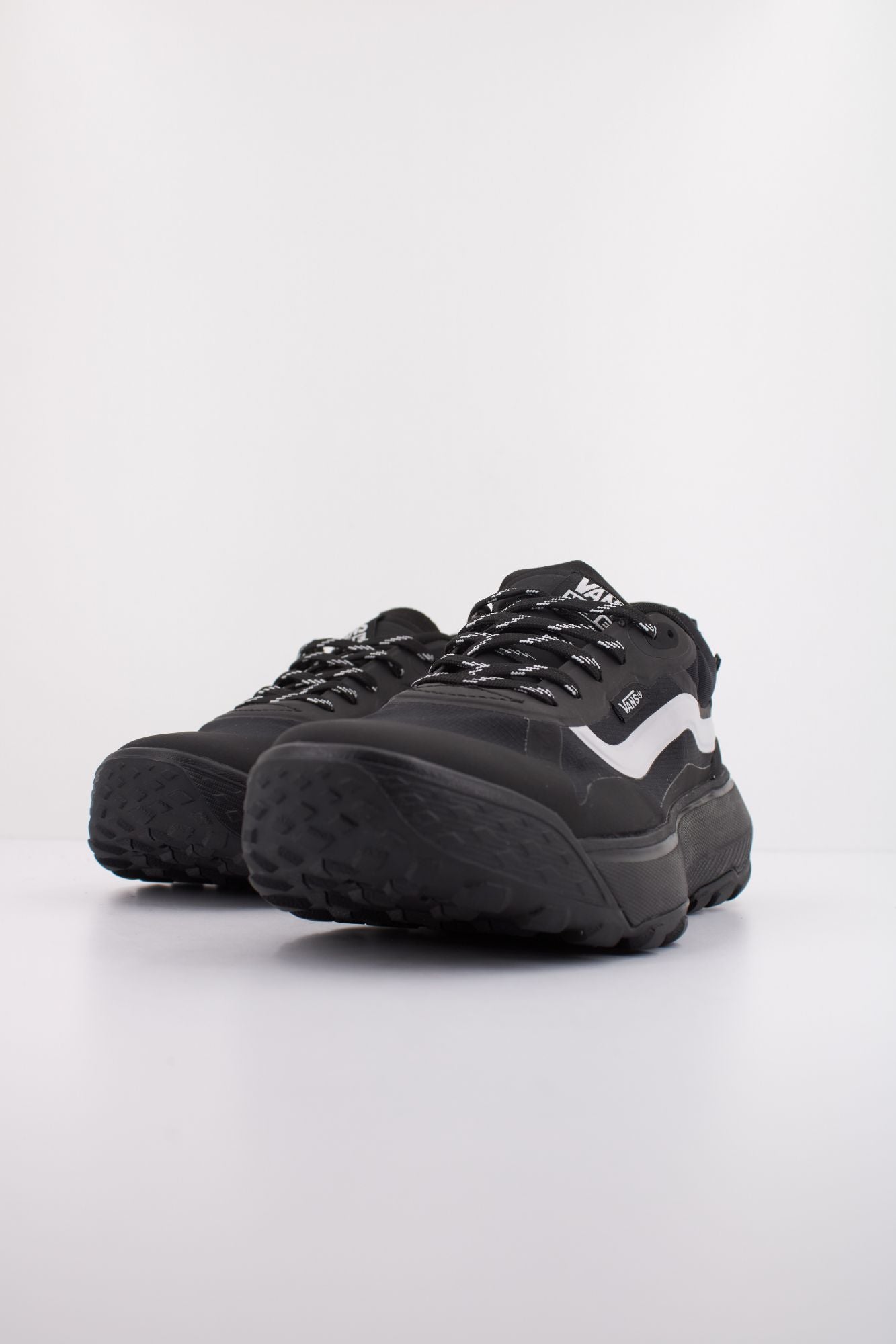 VANS VN000CVUBLK1 en color NEGRO (2)