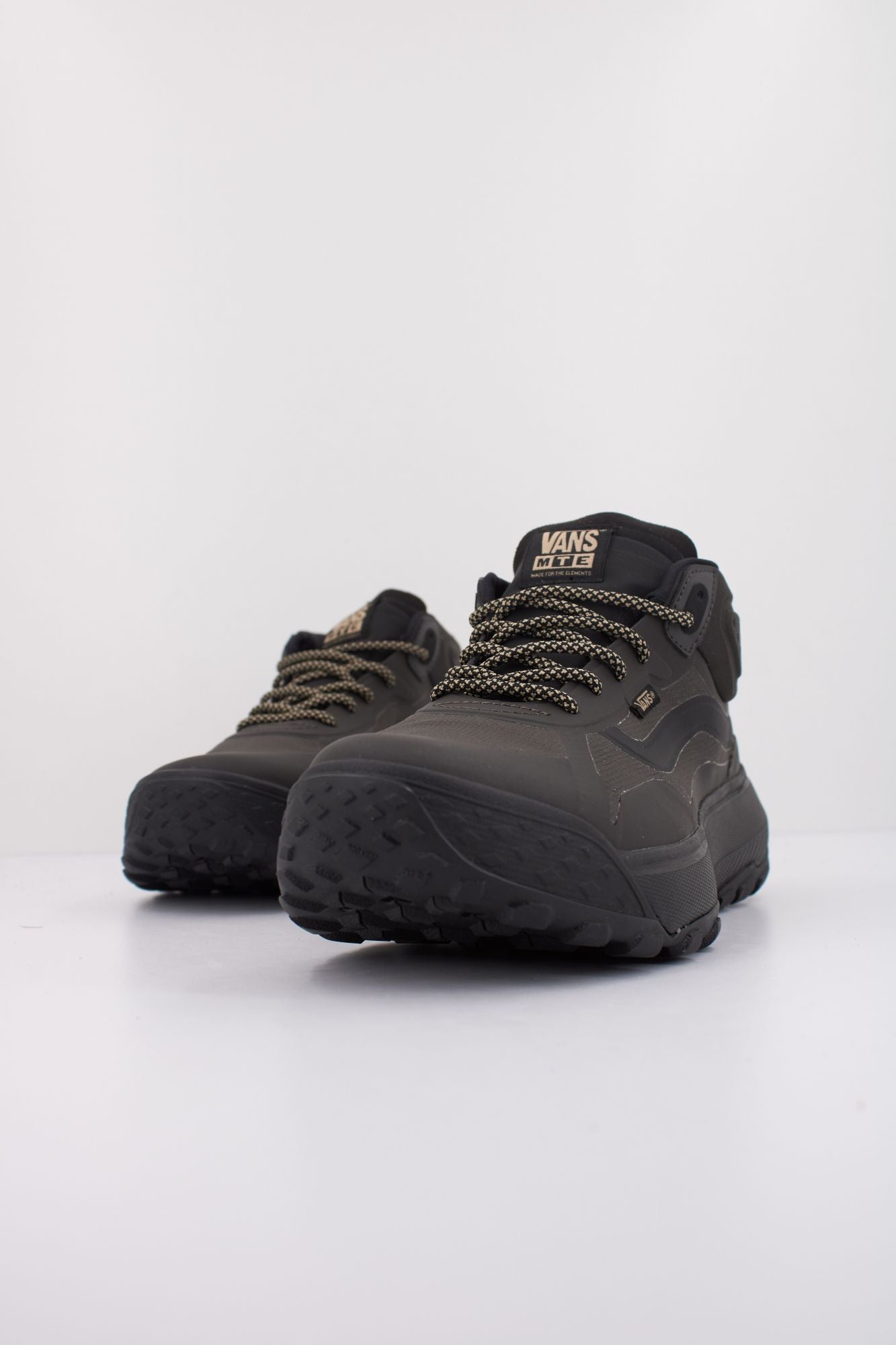 VANS MTE CROSSPATH MID en color NEGRO (2)