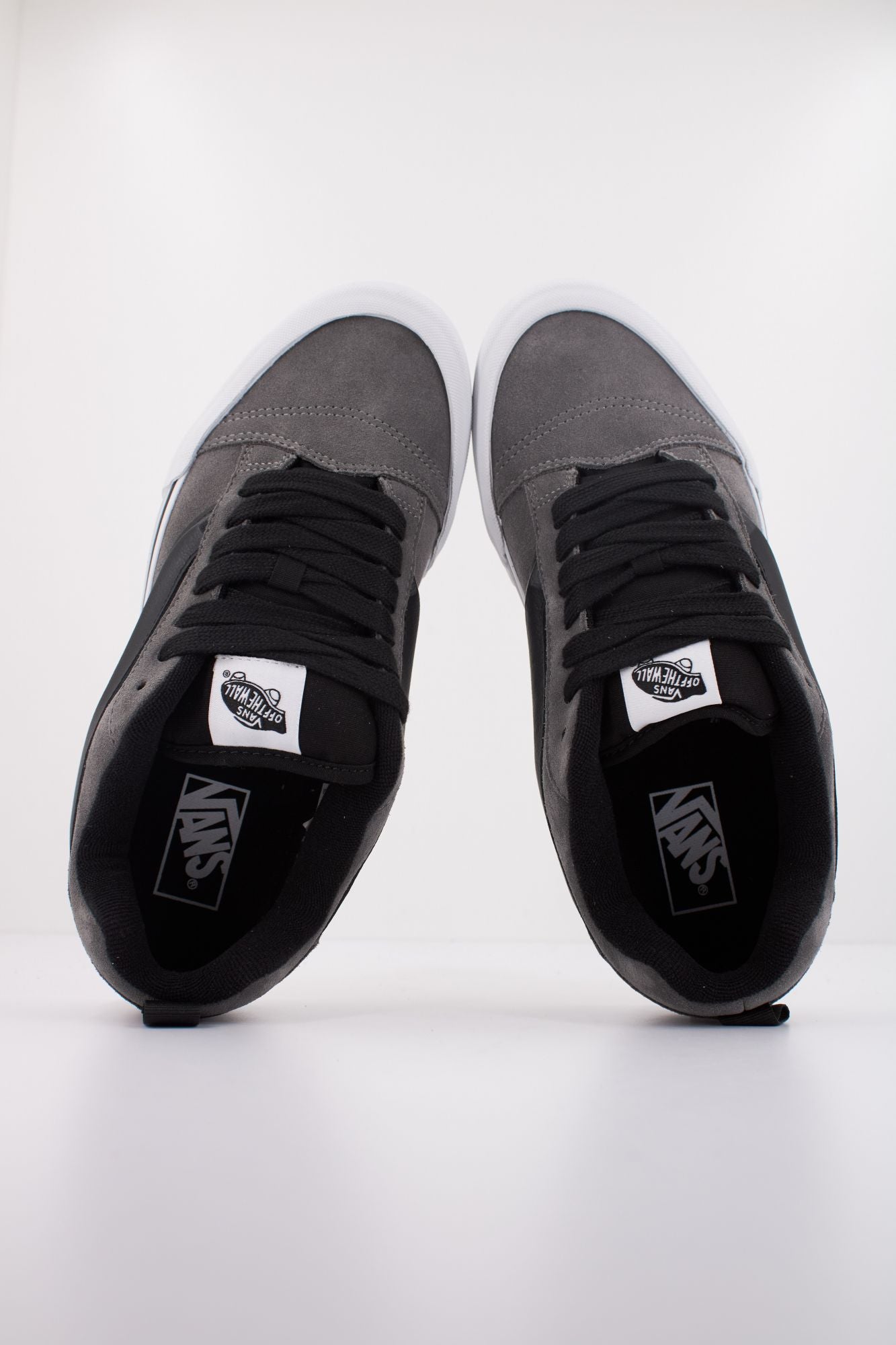 VANS KNU SKOOL en color GRIS (3)