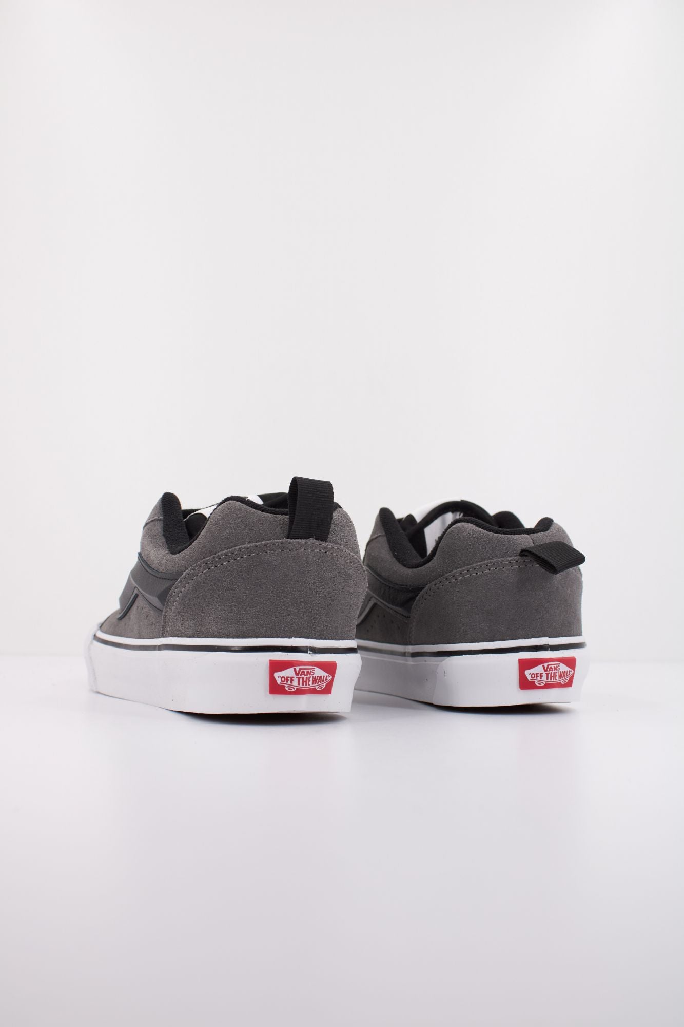 VANS KNU SKOOL en color GRIS (4)