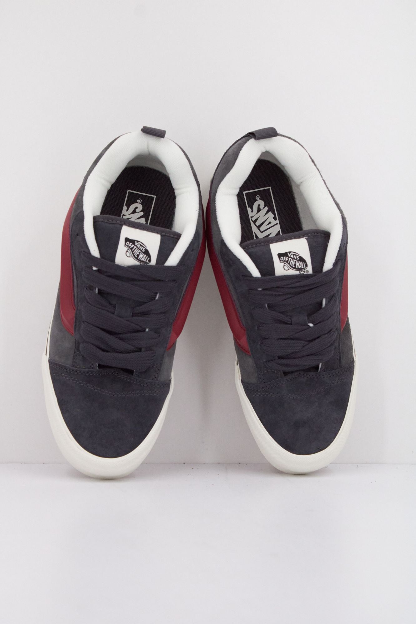 VANS KNU SKOOL en color GRIS (3)