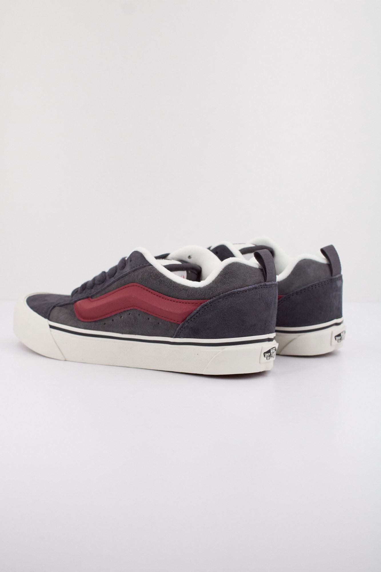 VANS KNU SKOOL en color GRIS (4)