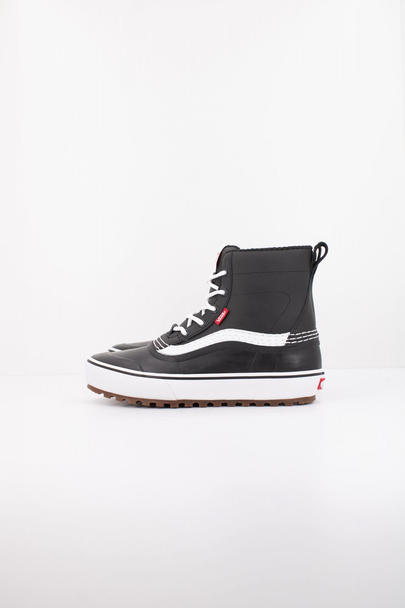 VANS MTE STANDARD MID WATERPROOF en color NEGRO (1)