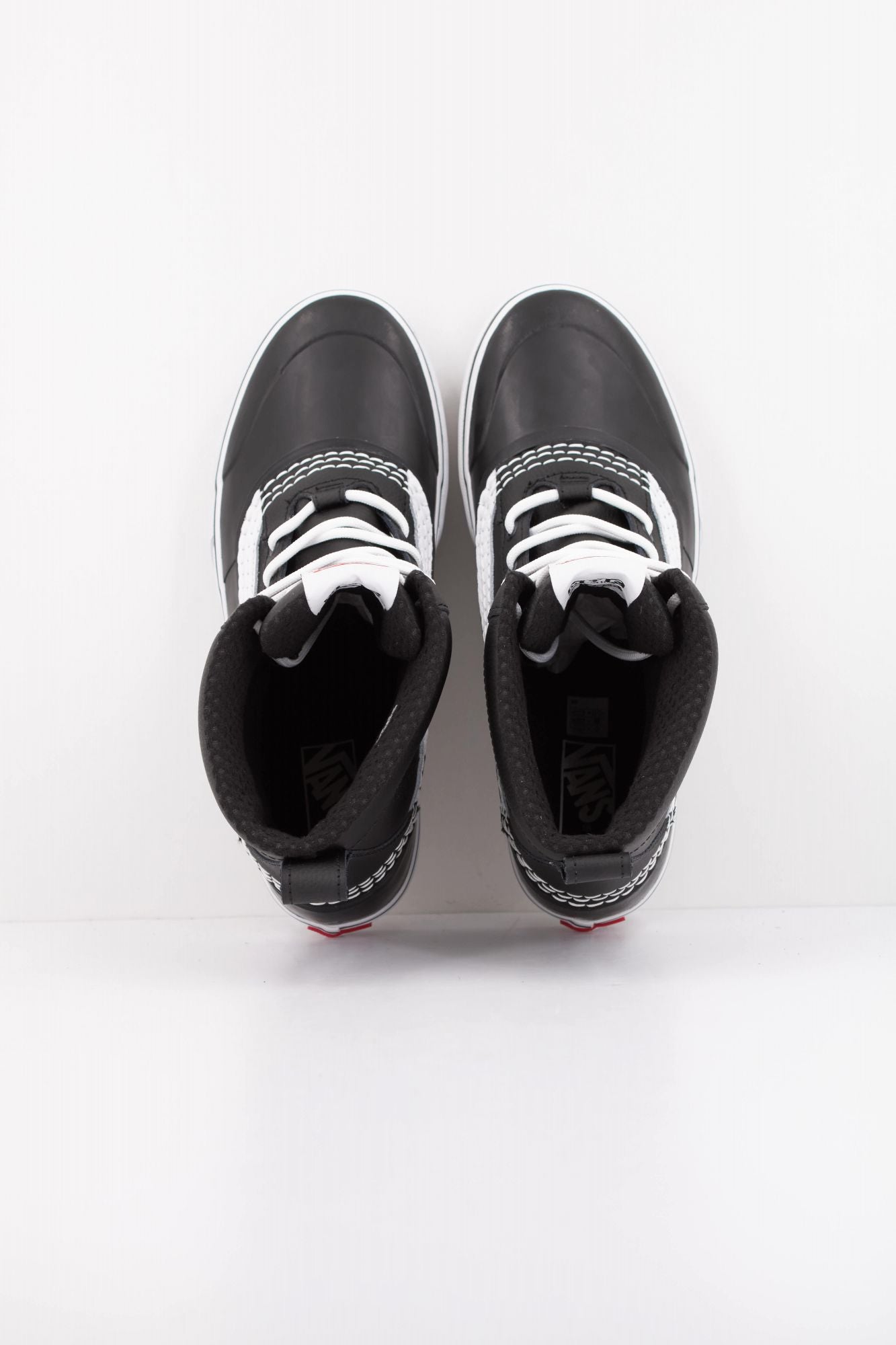 VANS MTE STANDARD MID WATERPROOF en color NEGRO (5)