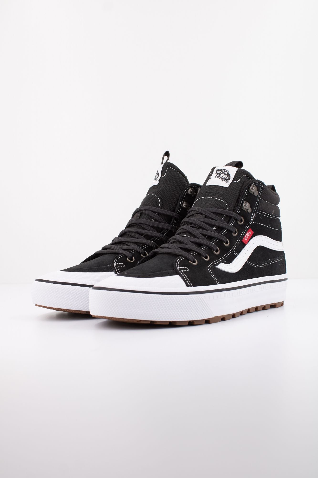 VANS MTE SK8-HI WATERPROOF en color NEGRO (2)