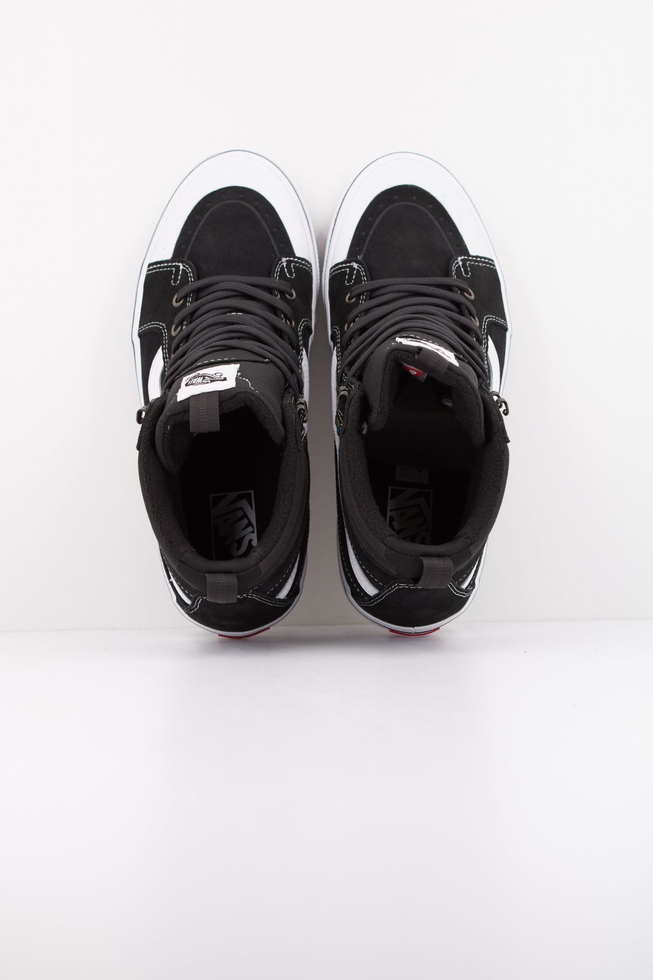 VANS MTE SK8-HI WATERPROOF en color NEGRO (4)