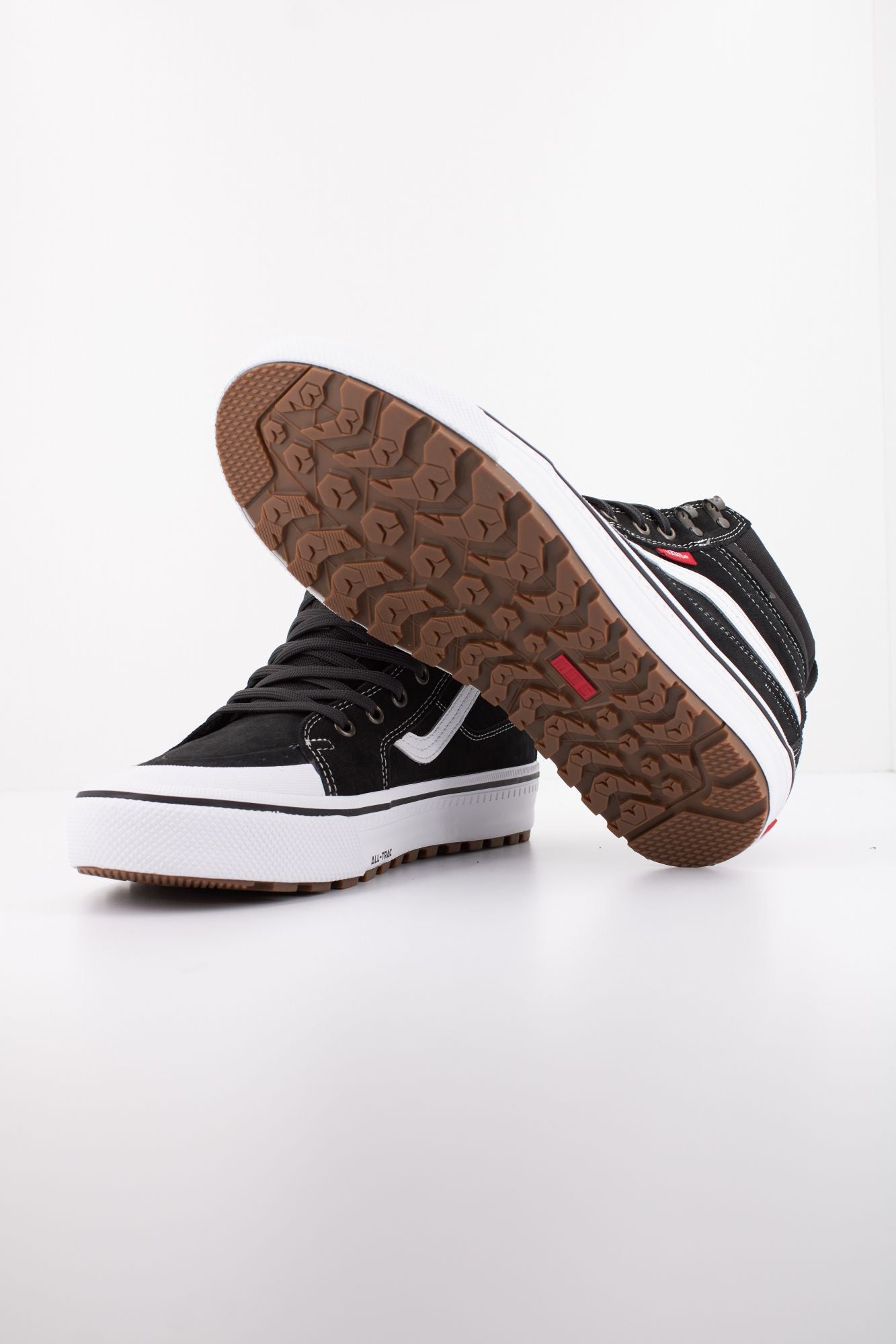 VANS MTE SK8-HI WATERPROOF en color NEGRO (5)