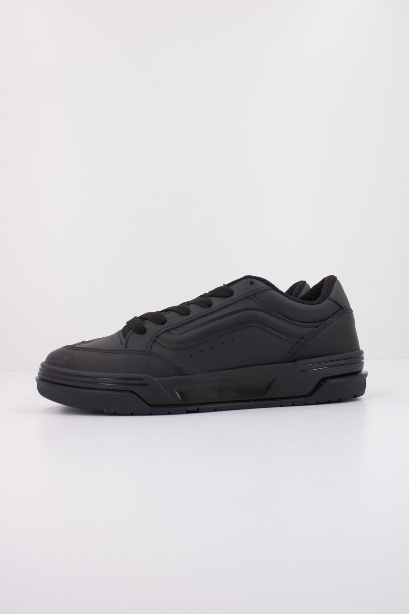 VANS HYLANE en color NEGRO (1)