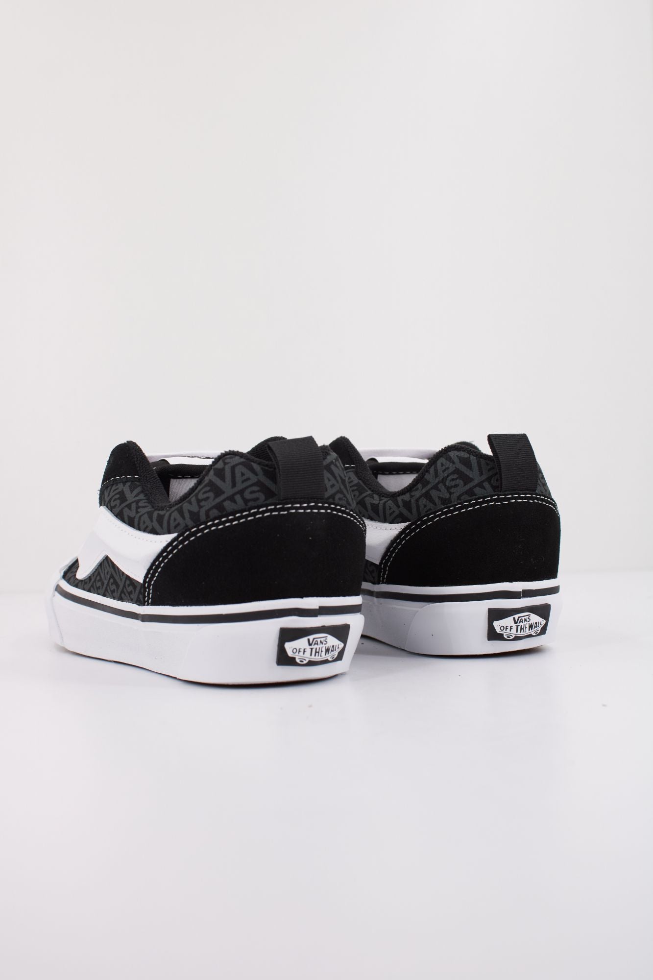 VANS KNU SKOOL en color NEGRO (4)