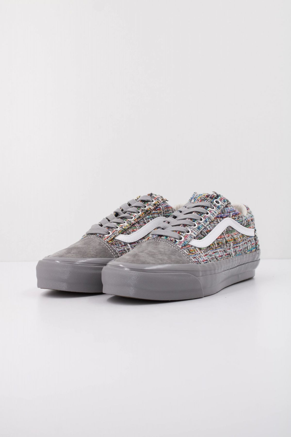 VANS LX OLD SKOOL VN000D9V85T1 en color GRIS (2)