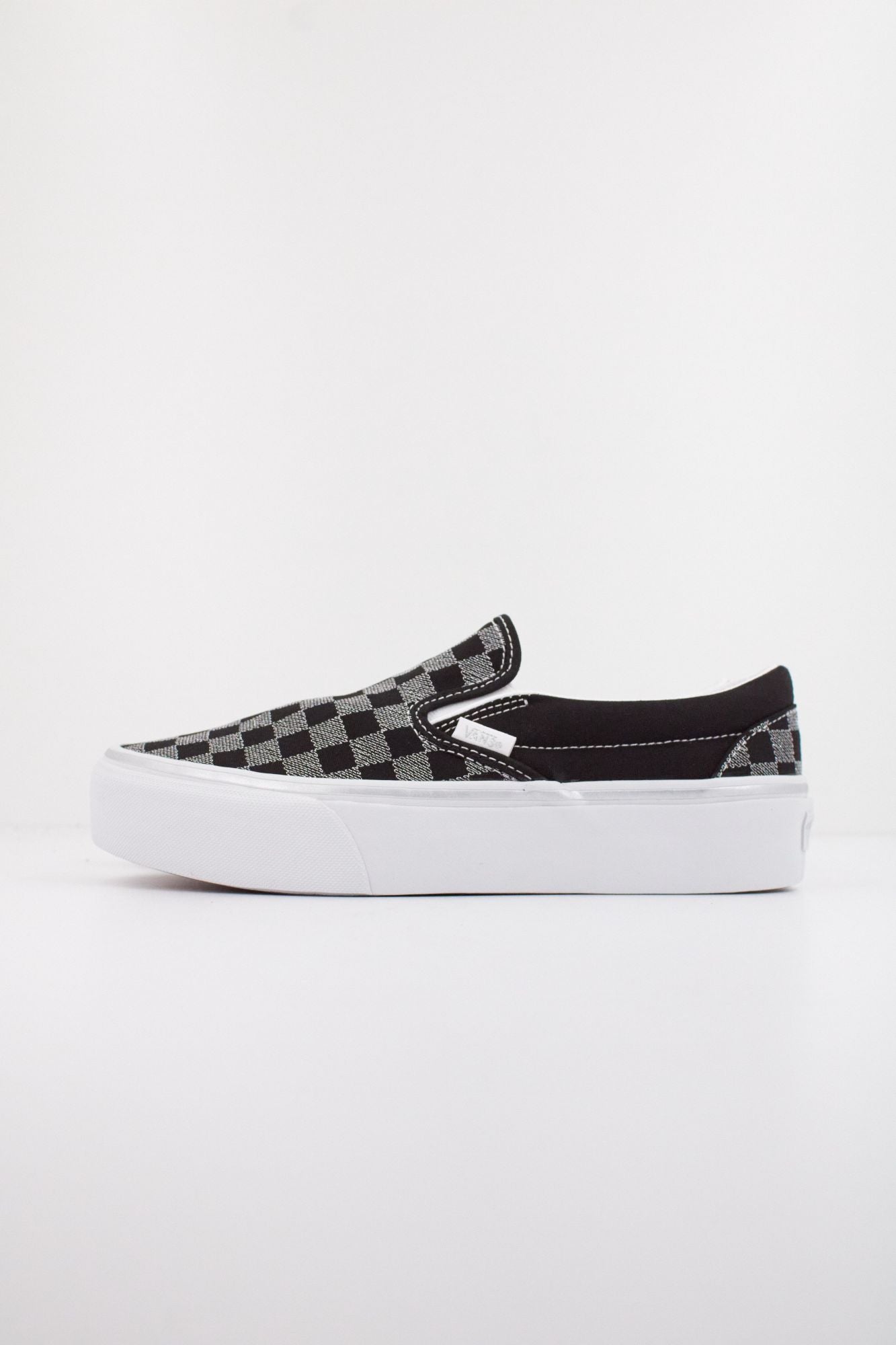 VANS CLASSIC SLIP-ON PLATFORM en color NEGRO (1)