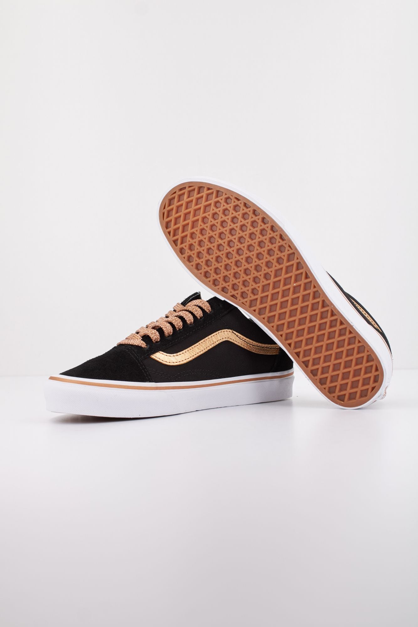 VANS OLD SKOOL MTLC en color NEGRO (5)