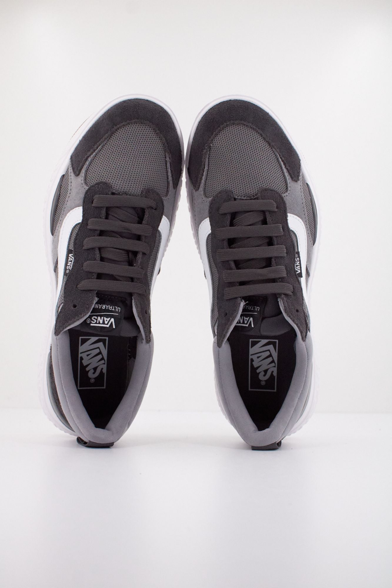 VANS ULTRA RANGE NEO VR3 en color GRIS (3)