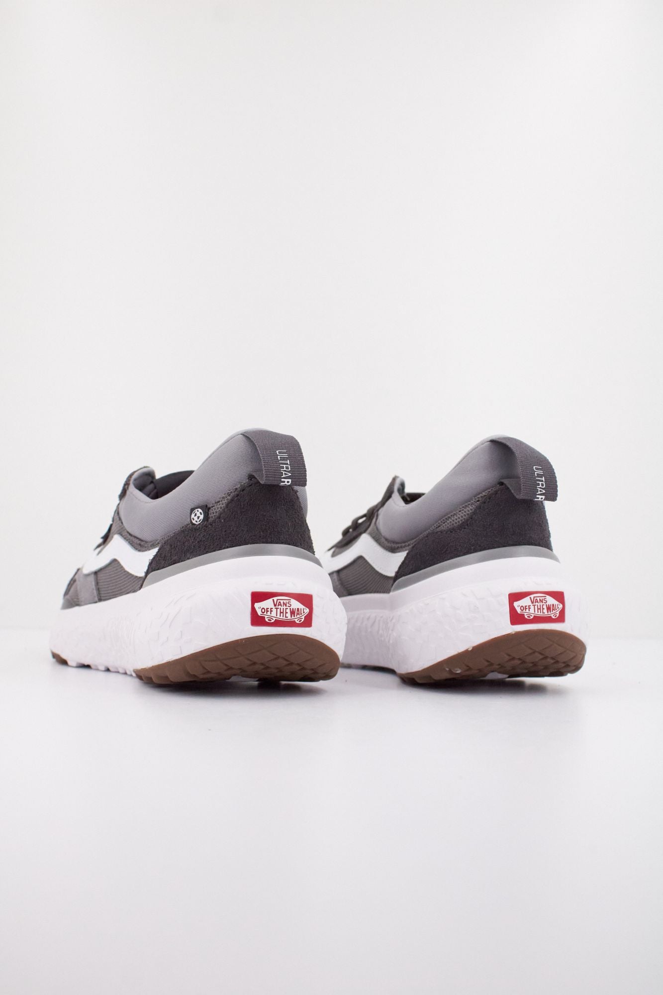 VANS ULTRA RANGE NEO VR3 en color GRIS (4)