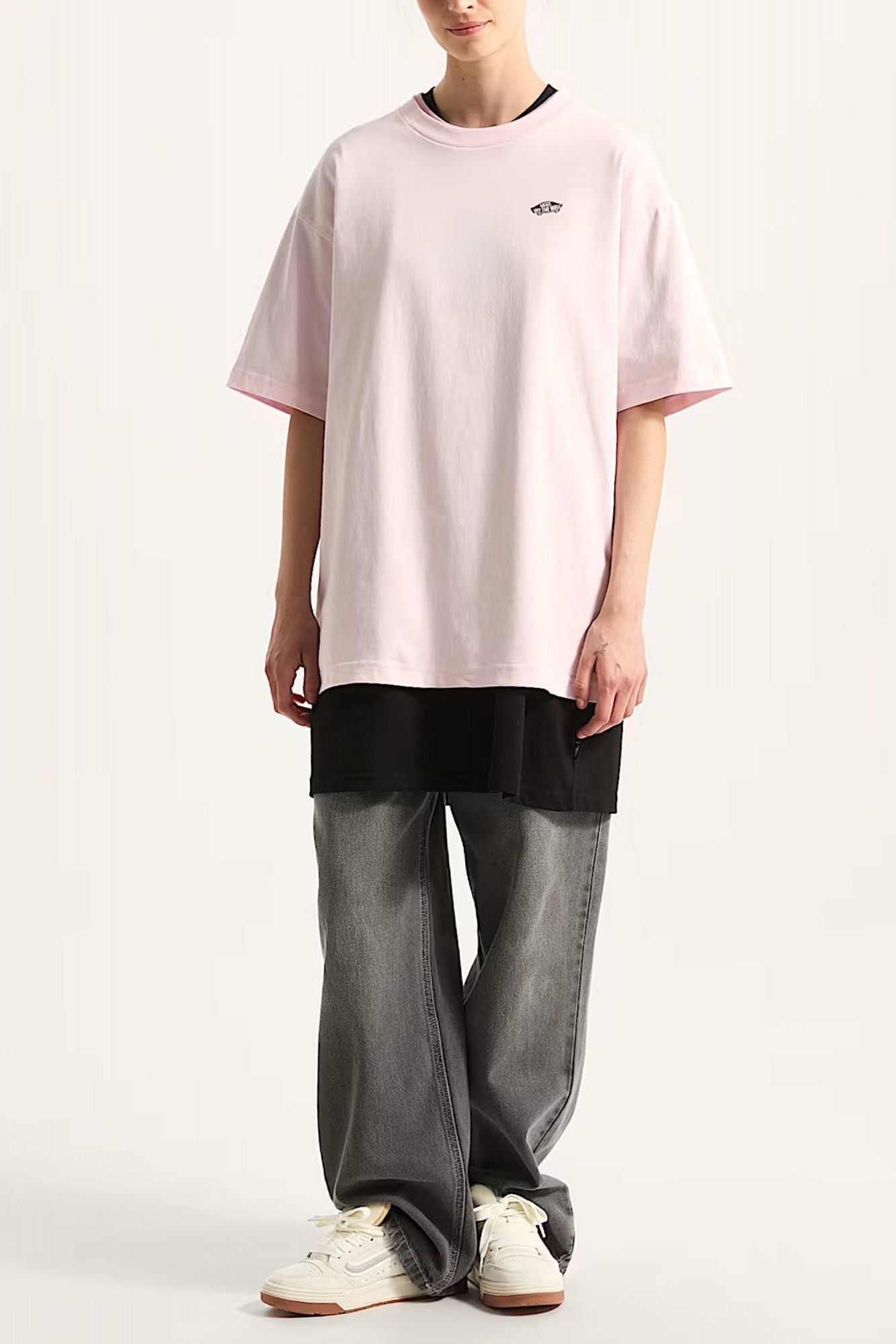 VANS STYLE 76 II LOOSE SS T en color ROSA (3)