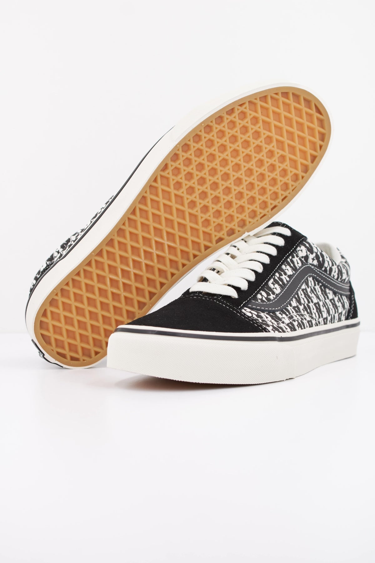 VANS OLD SKOOL VN000E9TBPT1 en color NEGRO (5)
