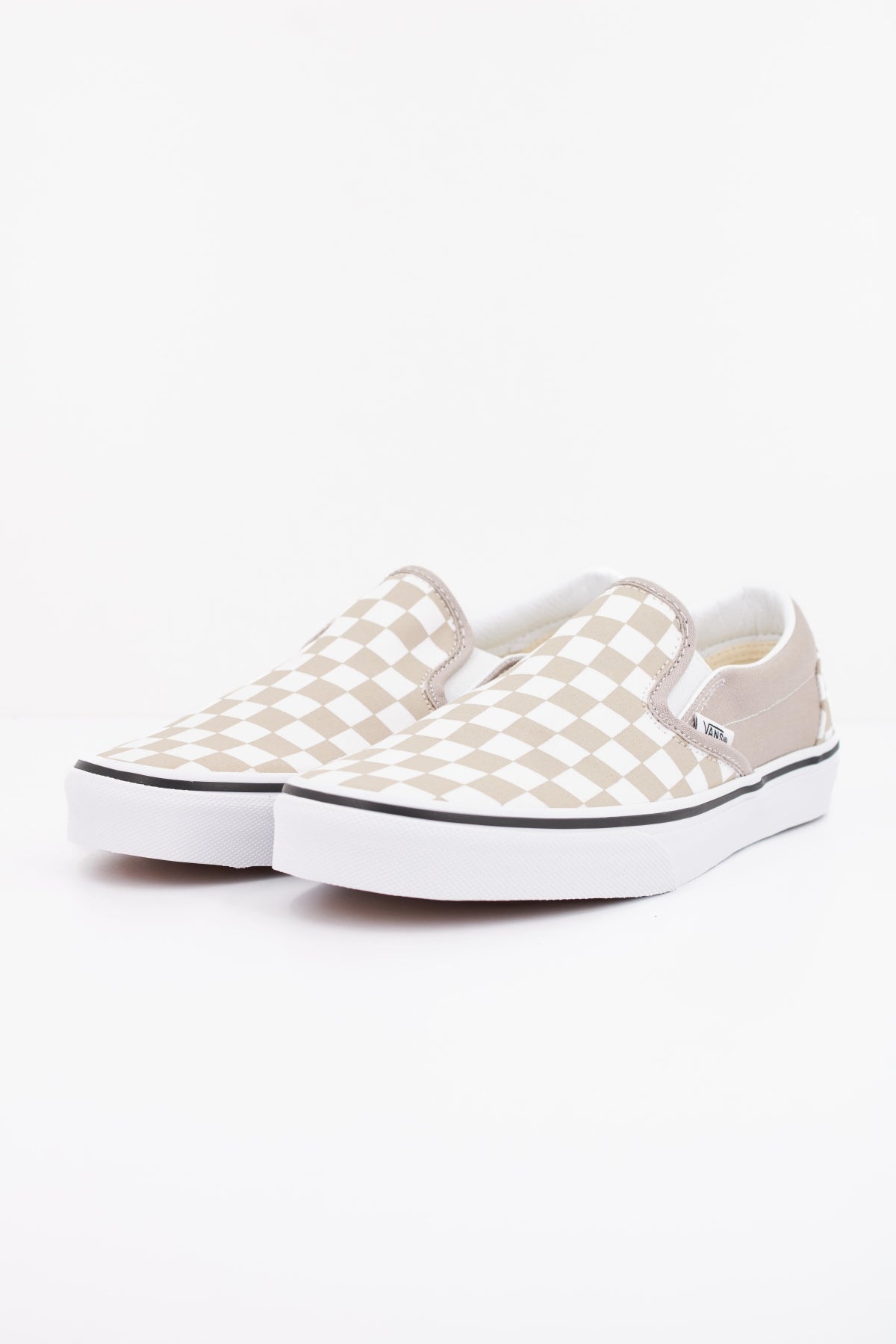 VANS CLASSIC SLIP-ON VN000D6YH2B1 en color BEIS (2)