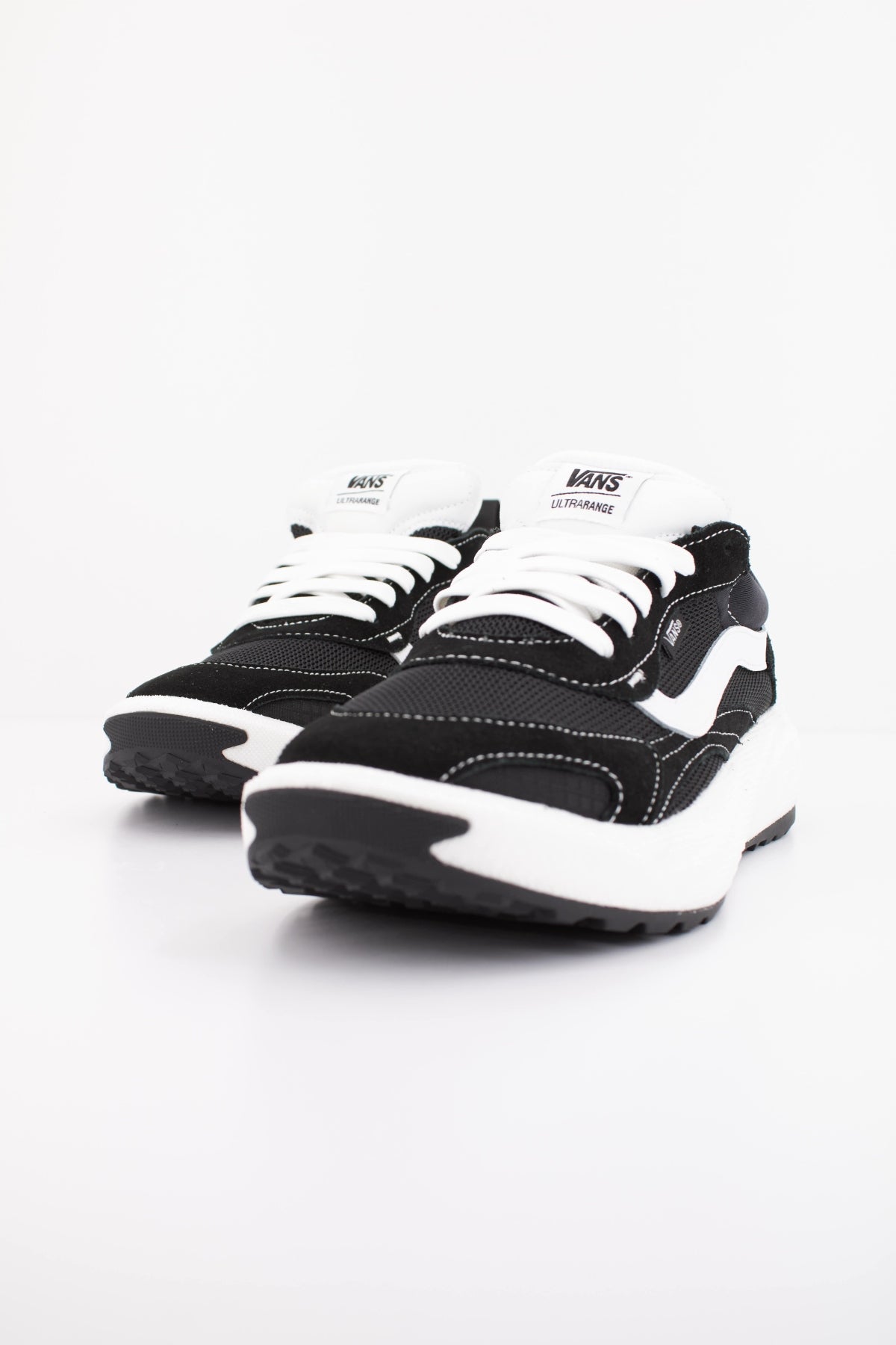VANS ULTRARANGE NEO 2.0 en color NEGRO (2)