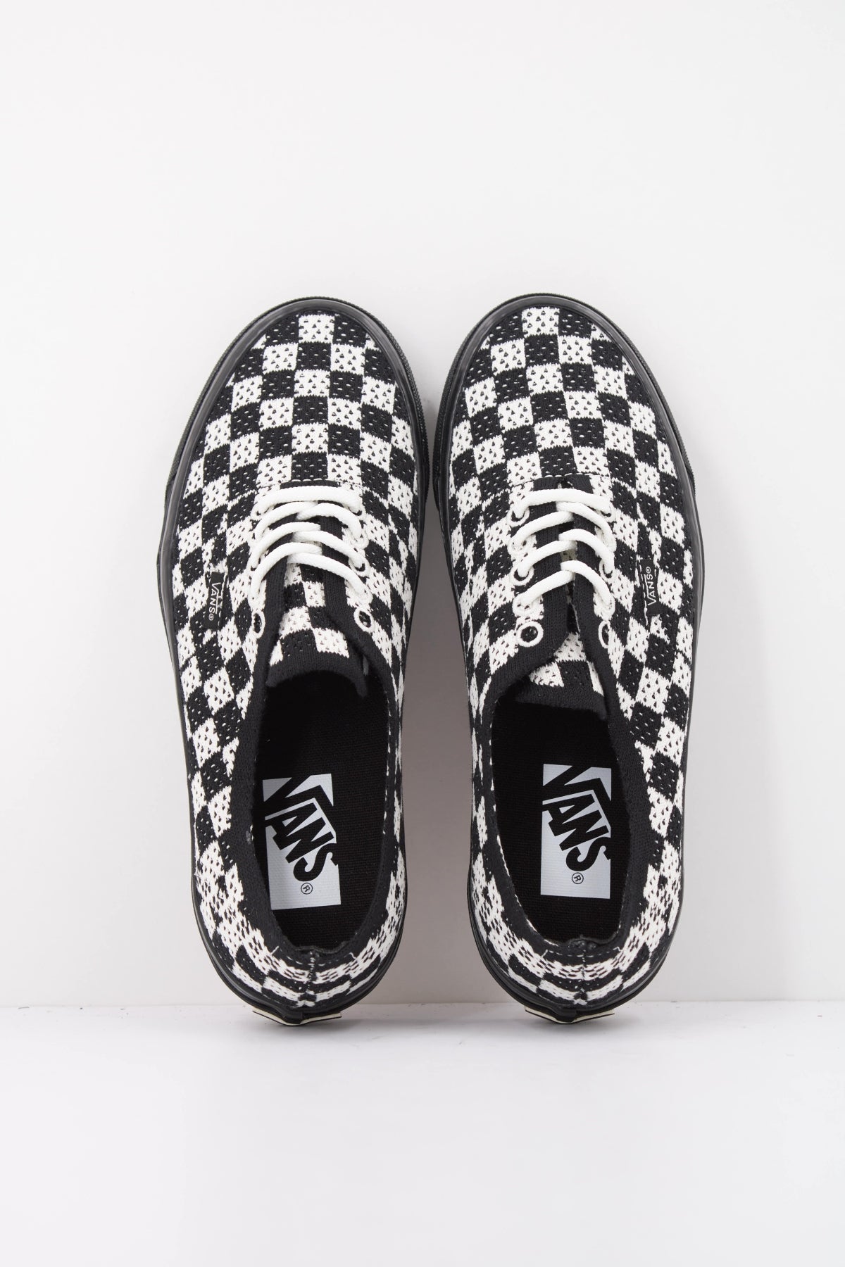 VANS VN000EJC1KP1 en color NEGRO (3)
