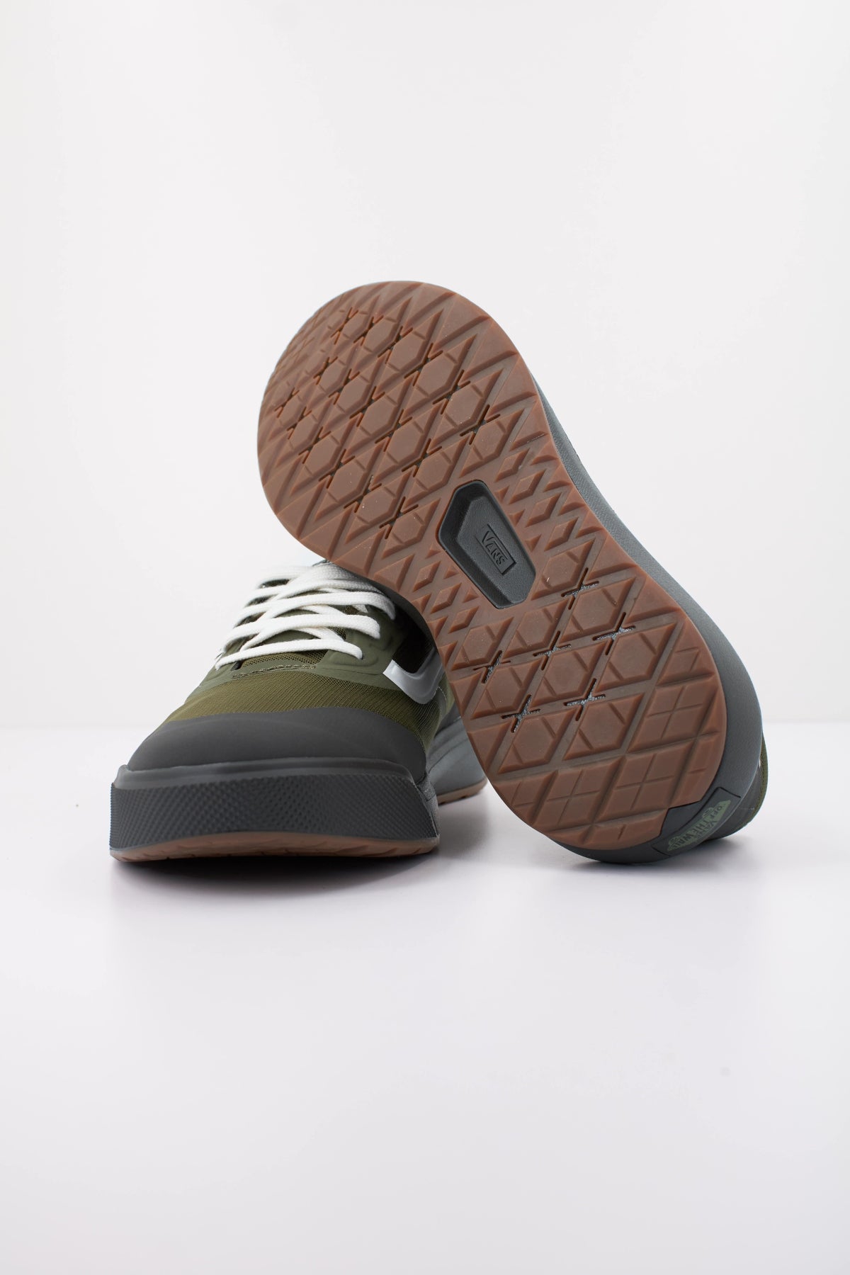 VANS ULTRARANGE VN000EJ7FR11 en color VERDE (5)