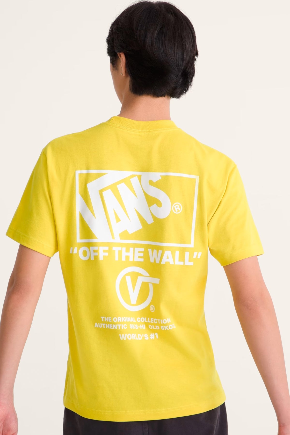 VANS VN000PEWGRV1 STACKED HI SS TEE en color AMARILLO (2)