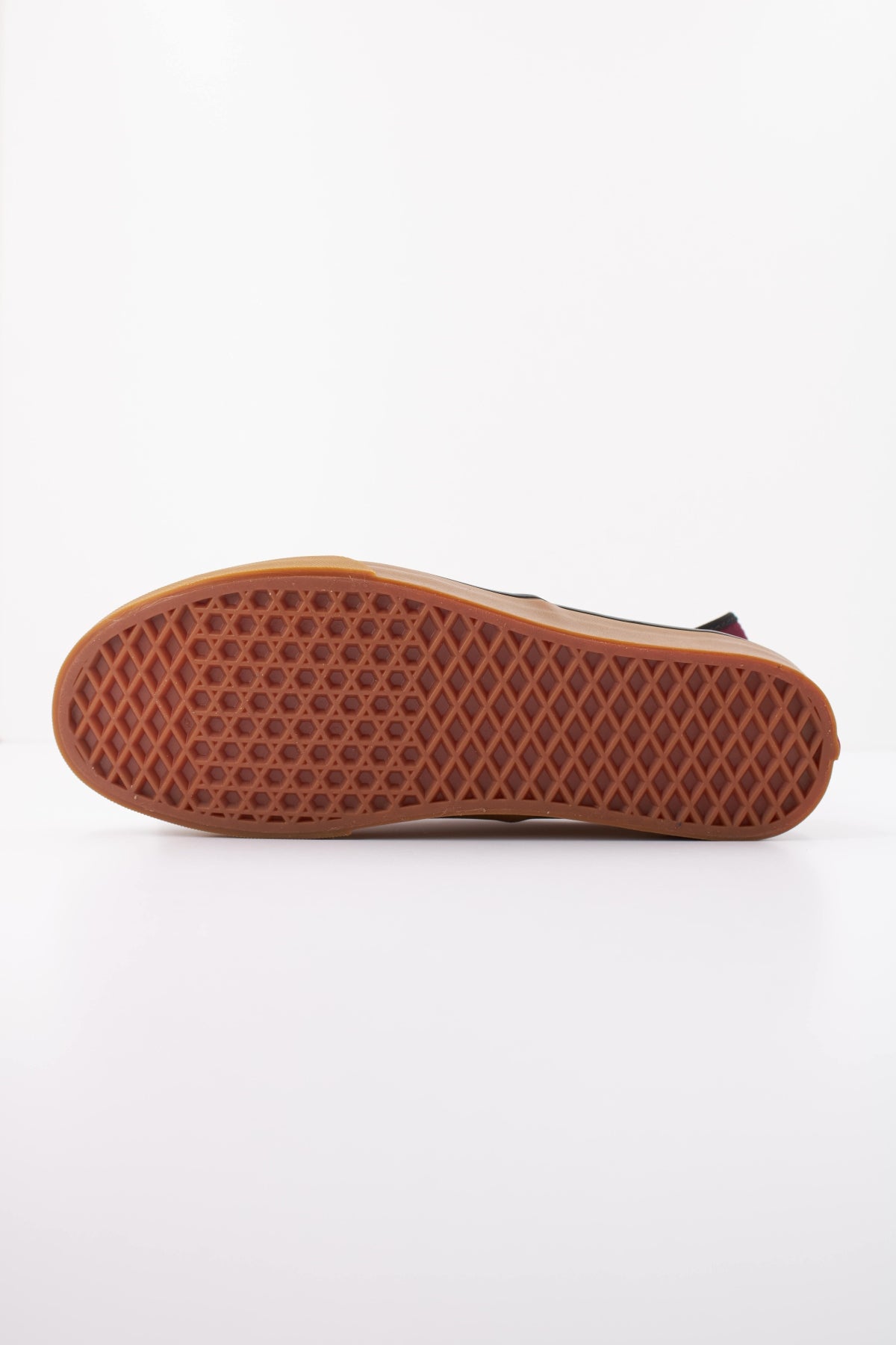 VANS VN000D7YREG1 AUTHENTIC BTS en color BURDEOS (5)