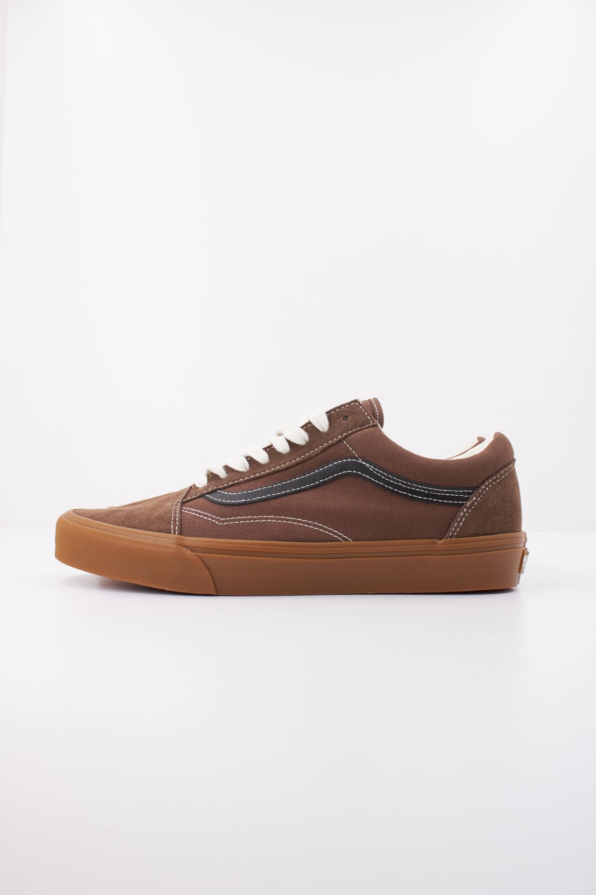 VANS VN000Z90FST1 OLD SKOOL GUM VNTCO en color MARRON (1)